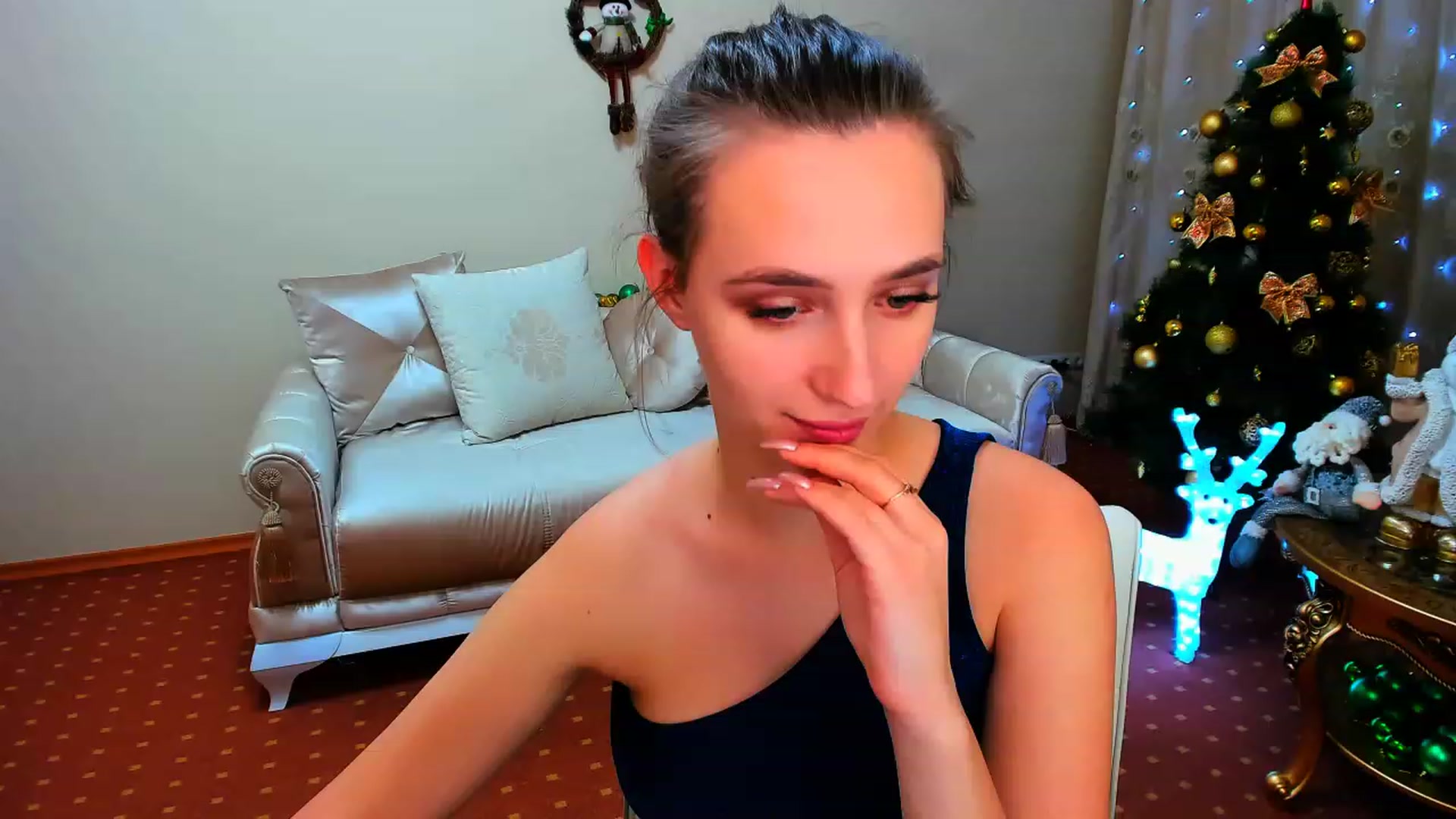 Gallery image thumbnail from WittyBunnyy's myfreecams stream on, 12/25/2022, 14:29 image 10 of 20