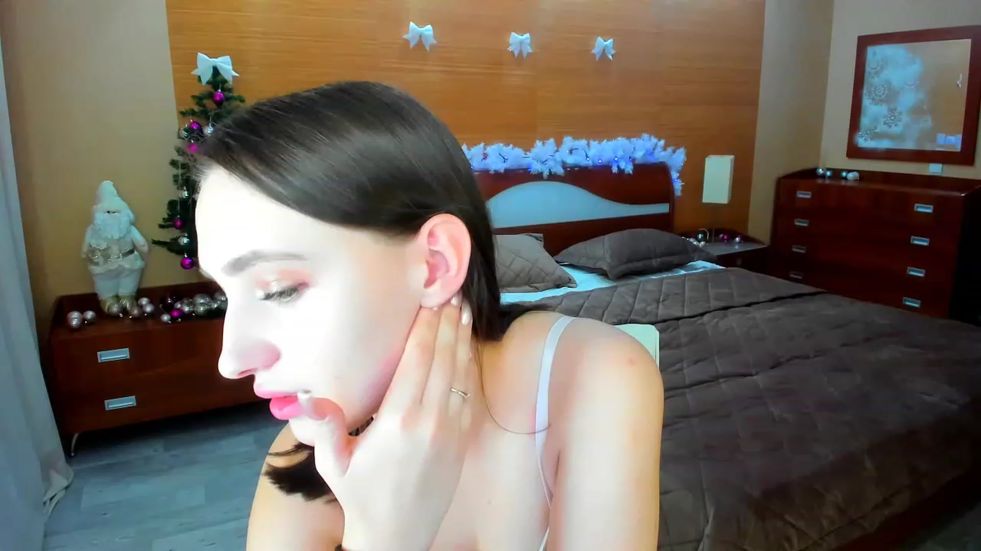 Gallery image thumbnail from WittyBunnyy's myfreecams stream on, 12/29/2022, 17:34 image 18 of 20
