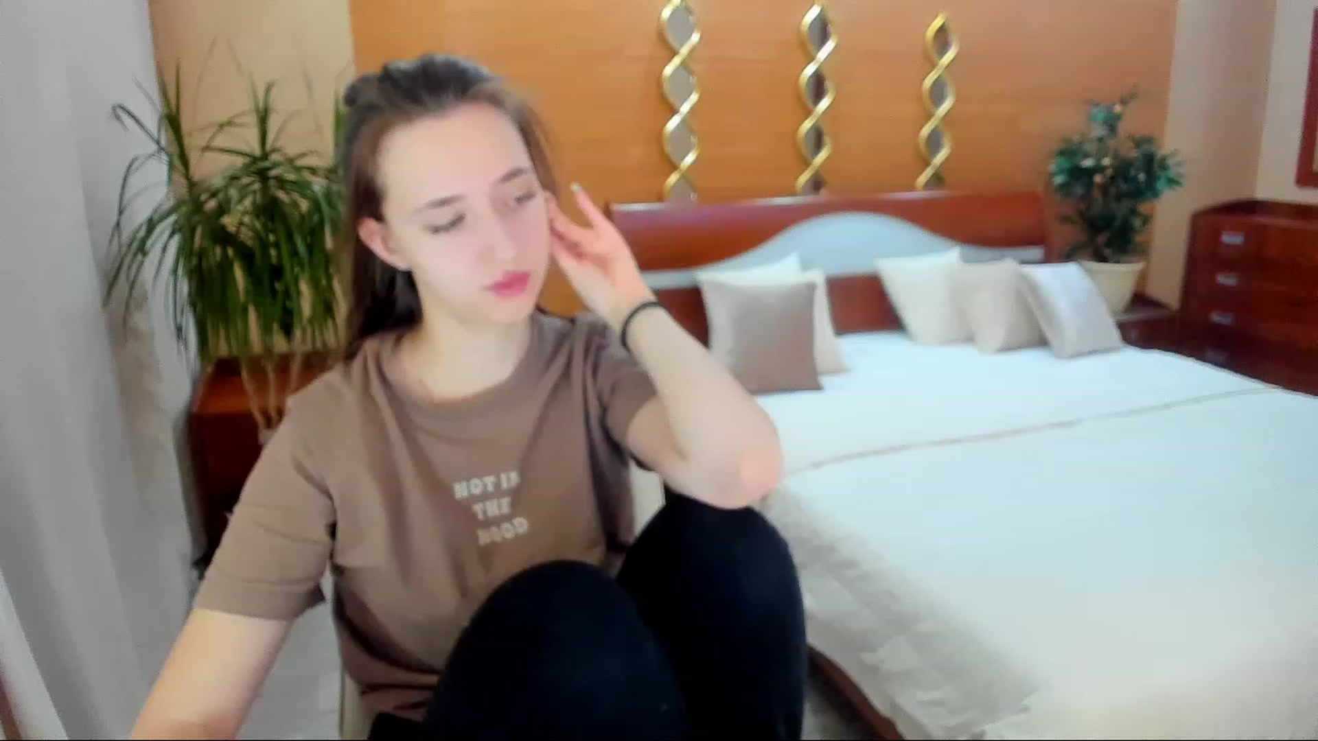 Gallery image thumbnail from WittyBunnyy's myfreecams stream on, 02/19/2023, 01:45 image 2 of 20