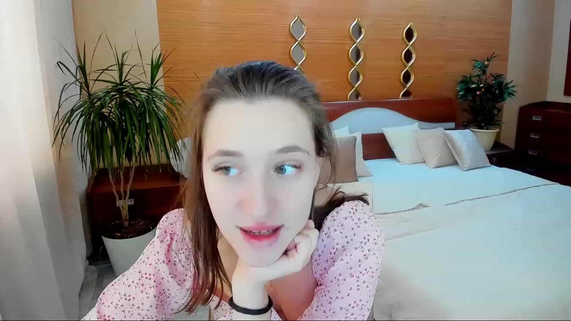 Gallery image thumbnail from WittyBunnyy's myfreecams stream on, 02/19/2023, 05:13 image 6 of 20