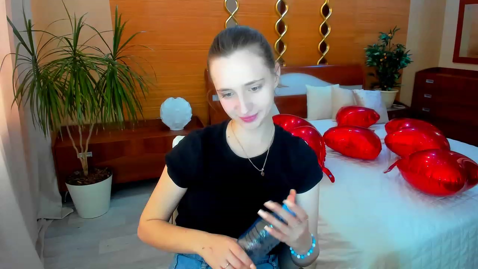 Gallery image thumbnail from WittyBunnyy's myfreecams stream on, 04/12/2023, 09:39 image 14 of 20
