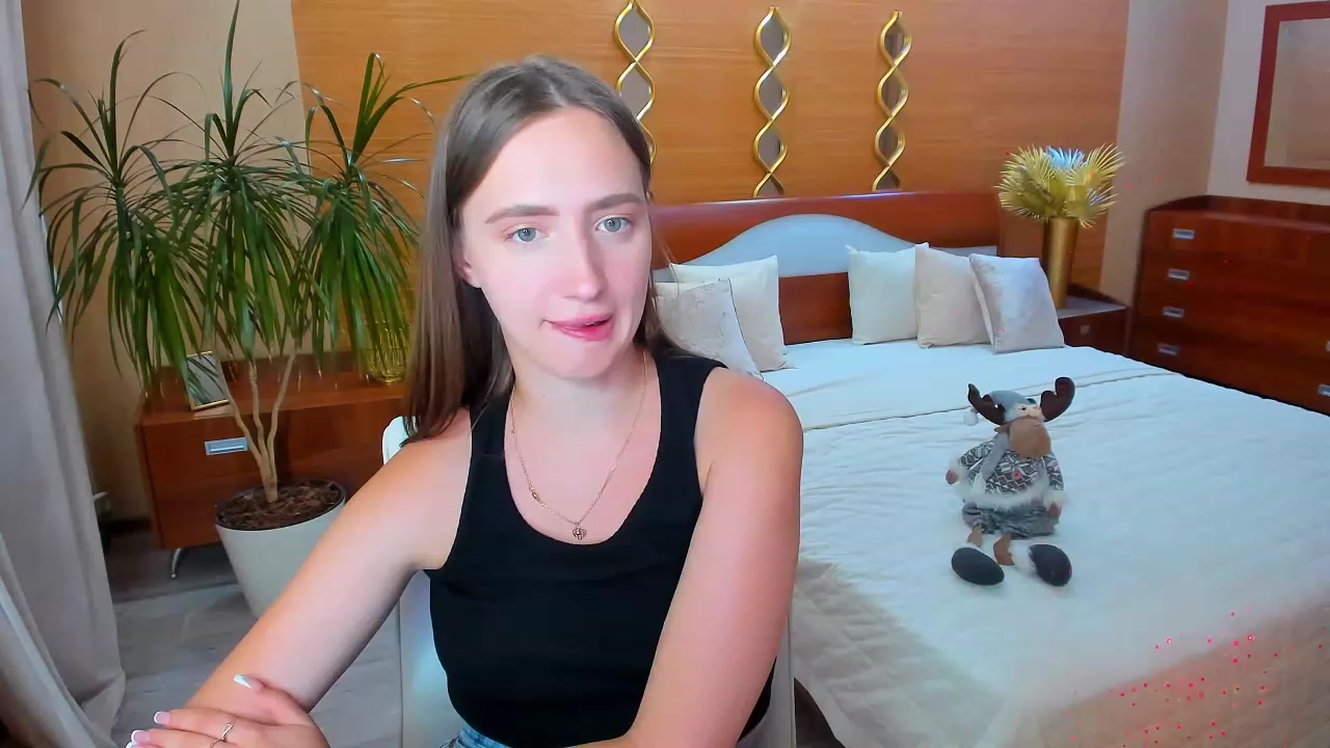Gallery image thumbnail from WittyBunnyy's myfreecams stream on, 06/06/2023, 19:42 image 3 of 20