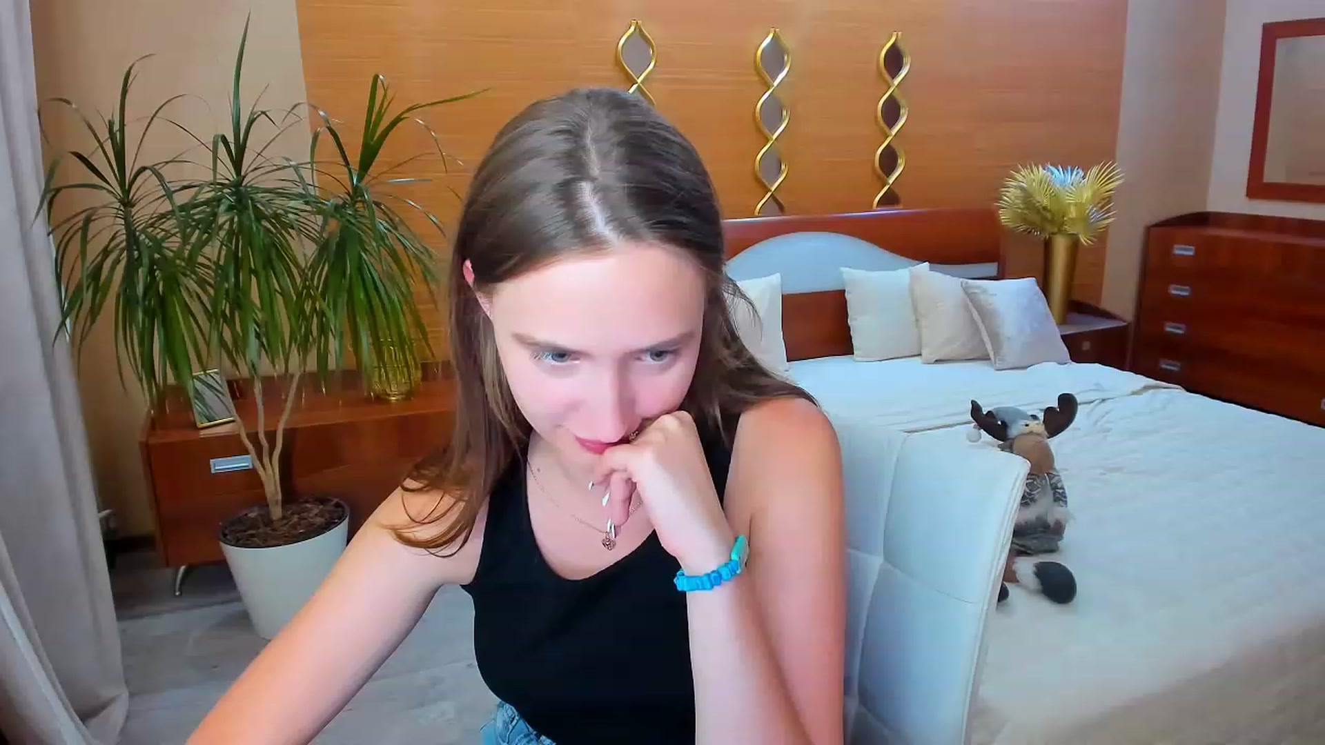 Gallery image thumbnail from WittyBunnyy's myfreecams stream on, 06/06/2023, 22:58 image 10 of 20