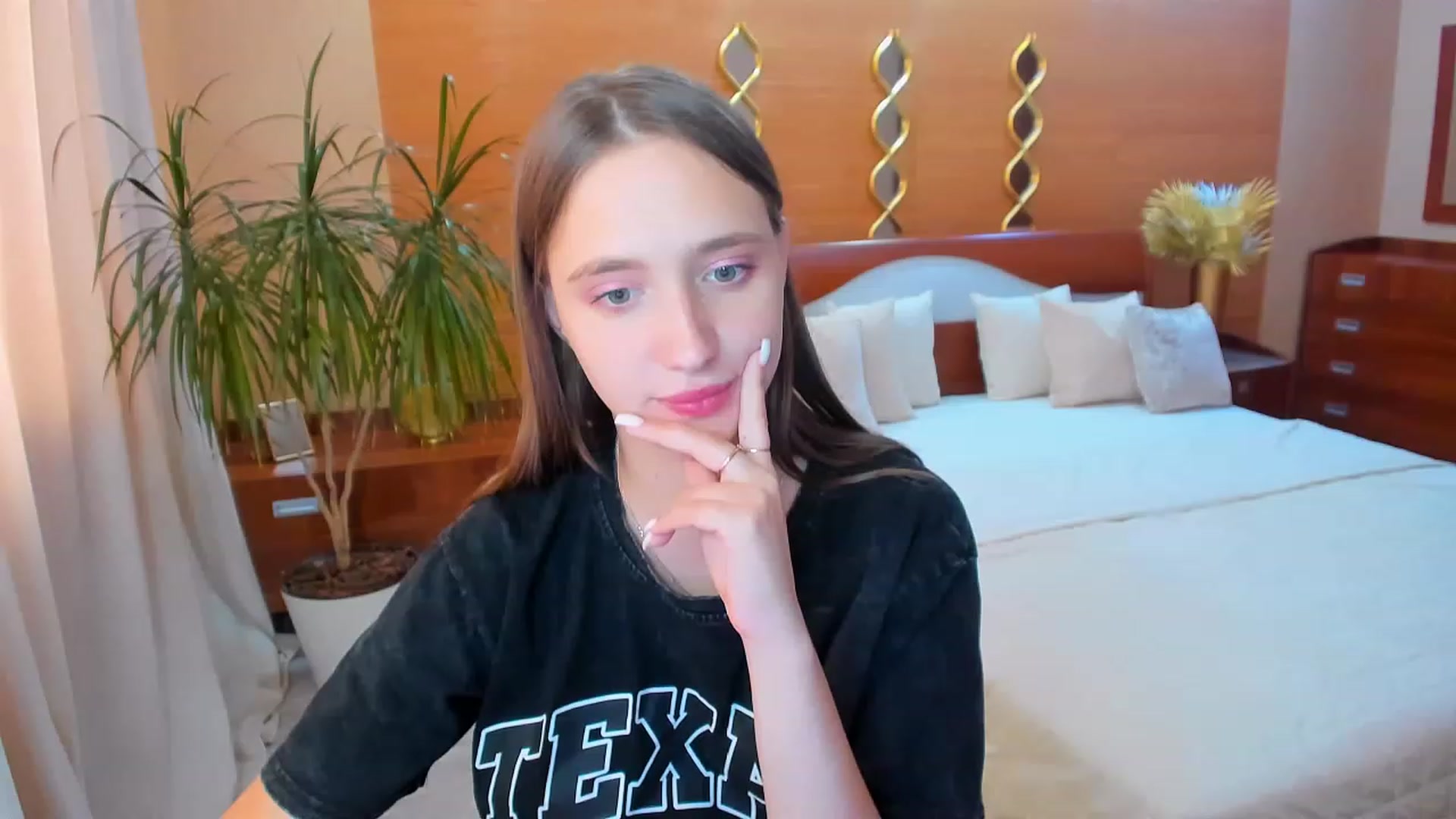 Gallery image thumbnail from WittyBunnyy's myfreecams stream on, 06/22/2023, 12:54 image 6 of 20