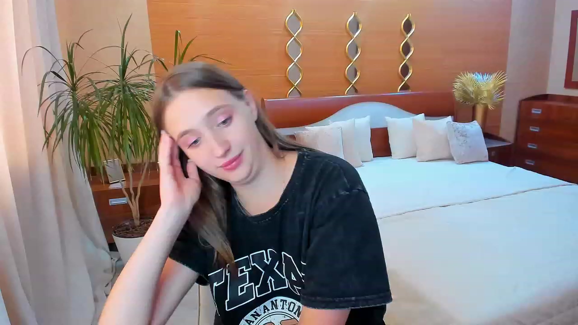 Gallery image thumbnail from WittyBunnyy's myfreecams stream on, 06/22/2023, 12:54 image 4 of 20