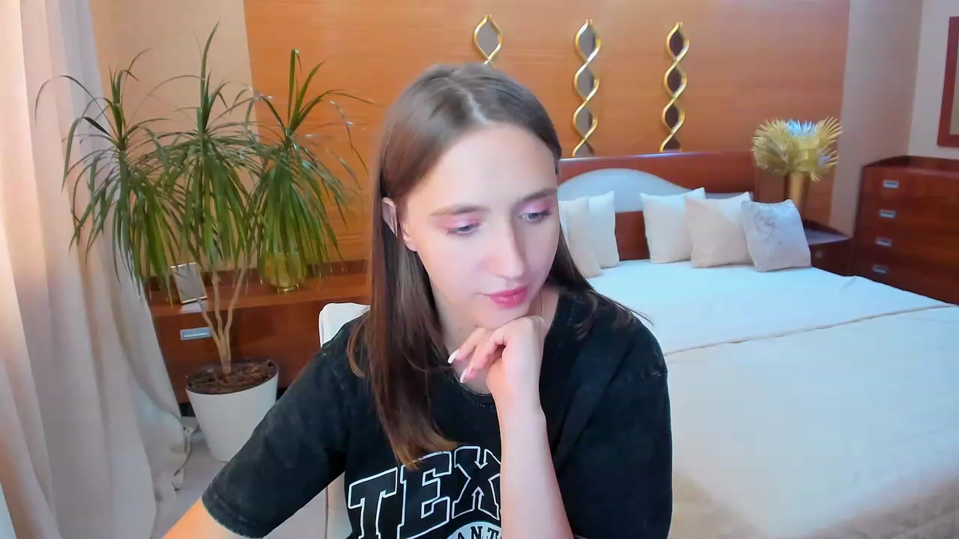 Gallery image thumbnail from WittyBunnyy's myfreecams stream on, 06/22/2023, 12:54 image 1 of 20