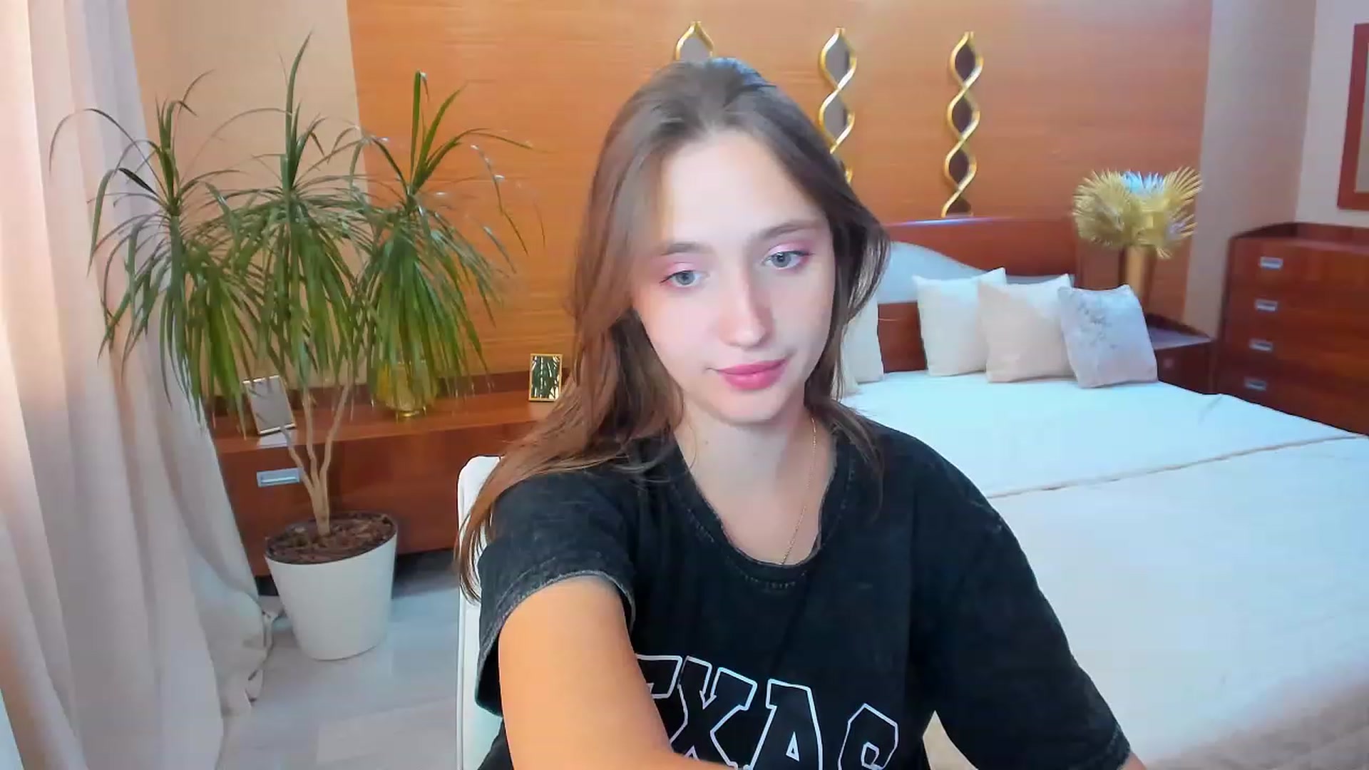 Gallery image thumbnail from WittyBunnyy's myfreecams stream on, 06/22/2023, 12:54 image 9 of 20