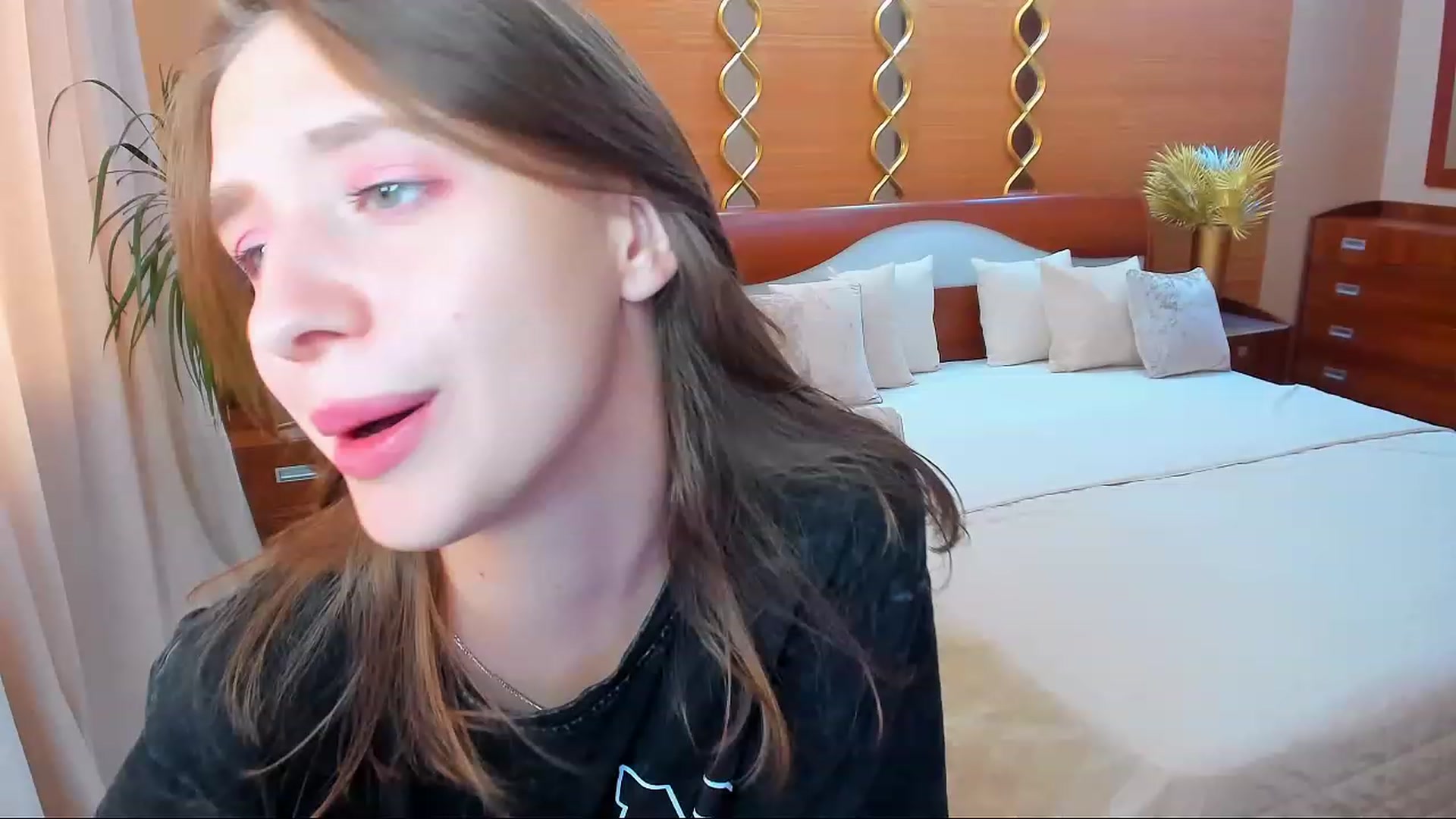 Gallery image thumbnail from WittyBunnyy's myfreecams stream on, 06/22/2023, 13:33 image 7 of 20