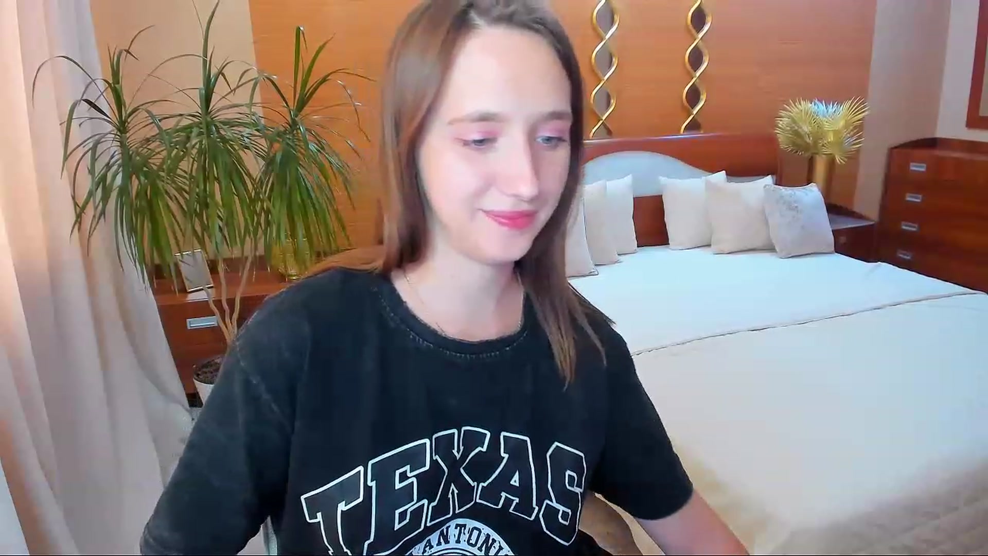 Gallery image thumbnail from WittyBunnyy's myfreecams stream on, 06/22/2023, 13:33 image 14 of 20
