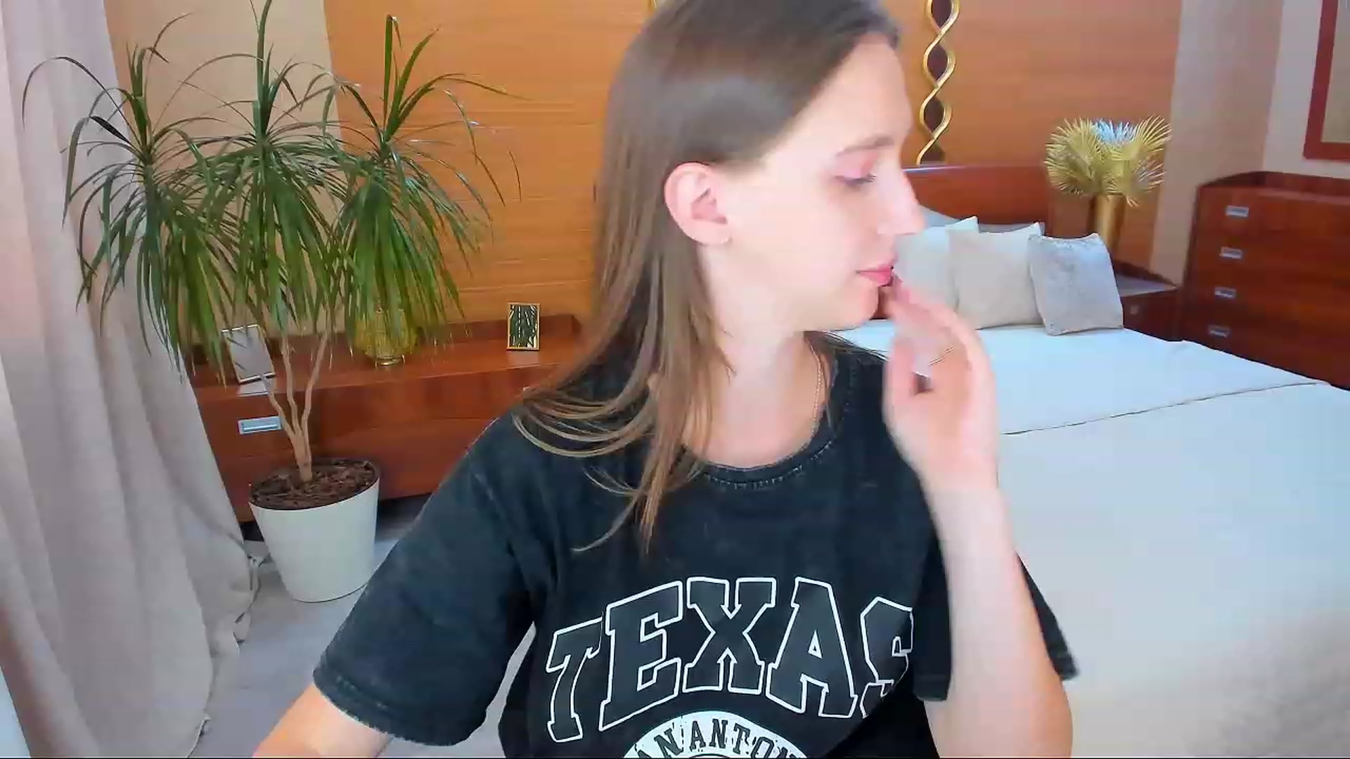 Gallery image thumbnail from WittyBunnyy's myfreecams stream on, 06/22/2023, 15:01 image 4 of 20