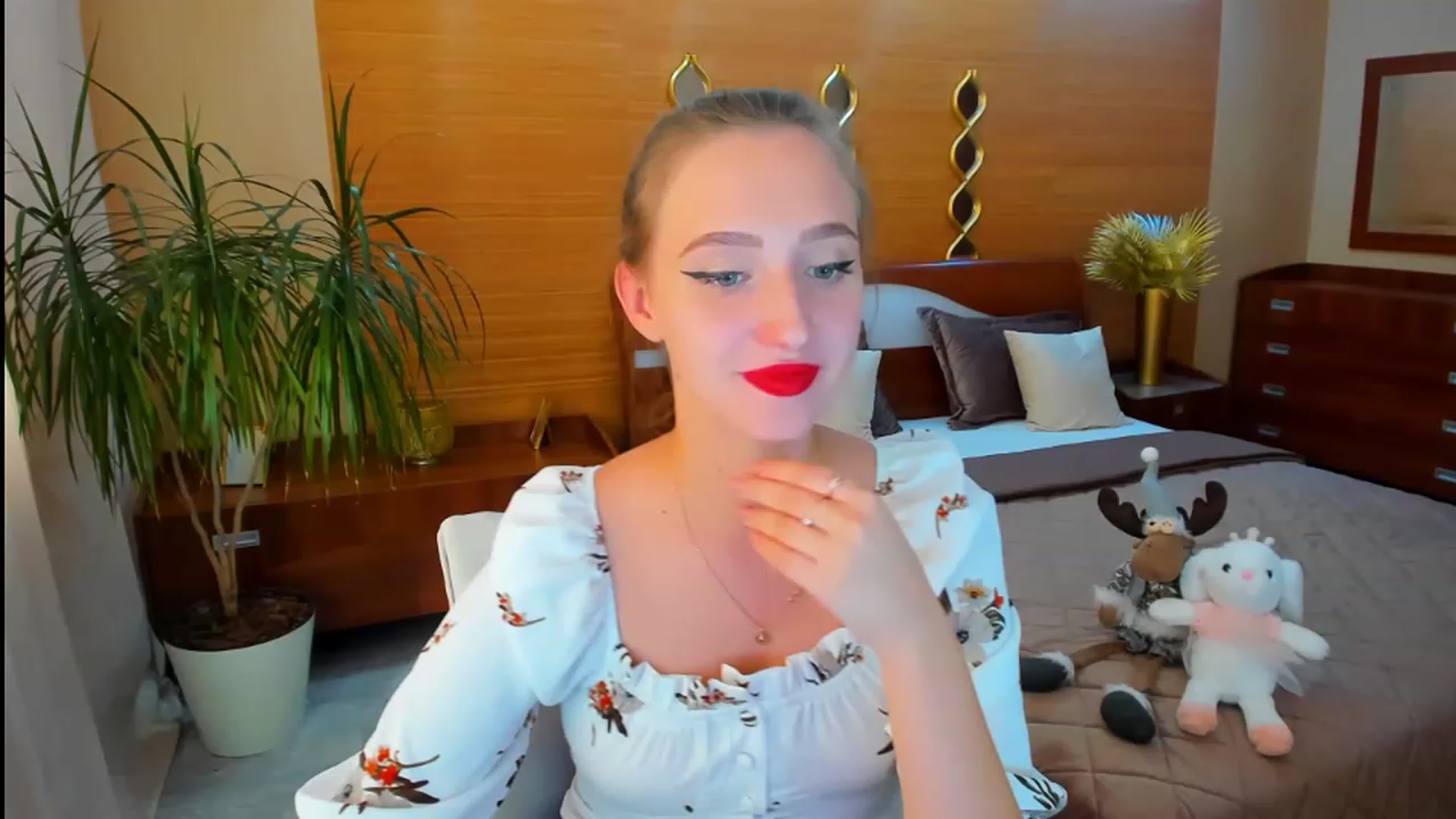 Gallery image thumbnail from WittyBunnyy's myfreecams stream on, 09/04/2023, 11:27 image 12 of 20
