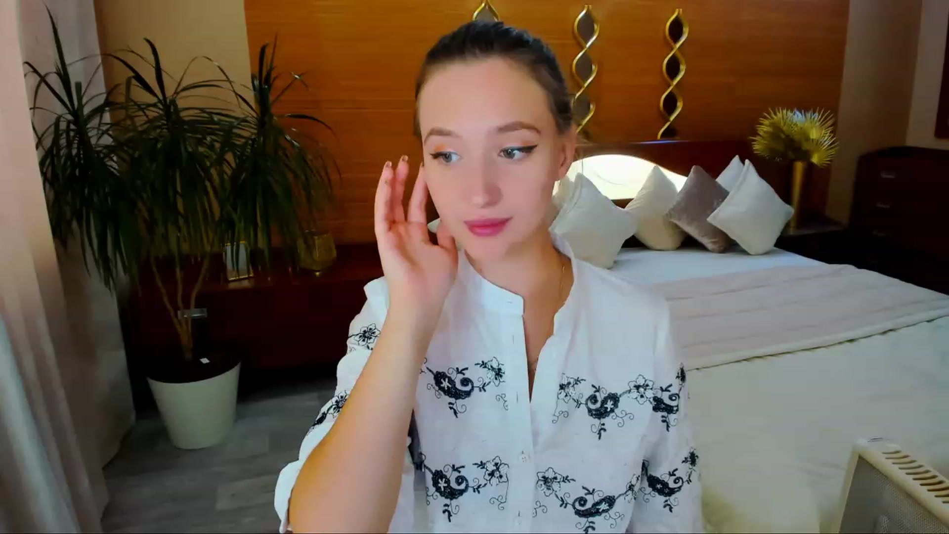 Gallery image thumbnail from WittyBunnyy's myfreecams stream on, 10/04/2023, 09:46 image 13 of 20