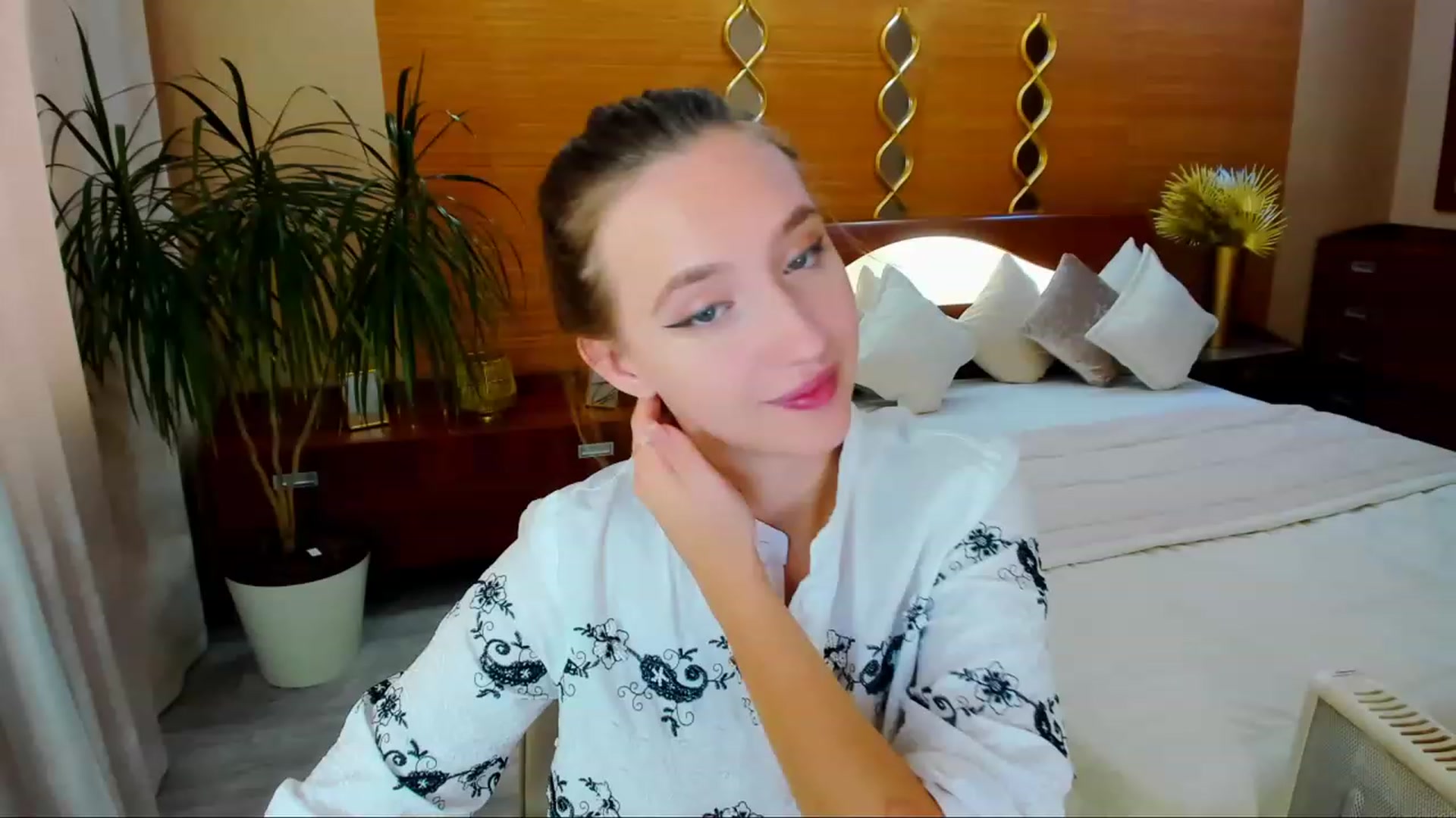 Gallery image thumbnail from WittyBunnyy's myfreecams stream on, 10/04/2023, 09:46 image 12 of 20
