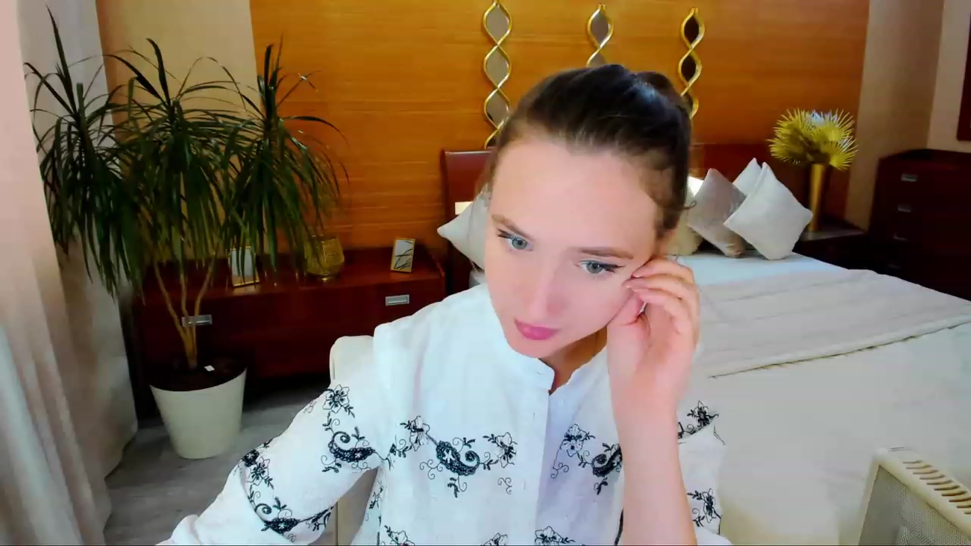 Gallery image thumbnail from WittyBunnyy's myfreecams stream on, 10/04/2023, 09:46 image 9 of 20