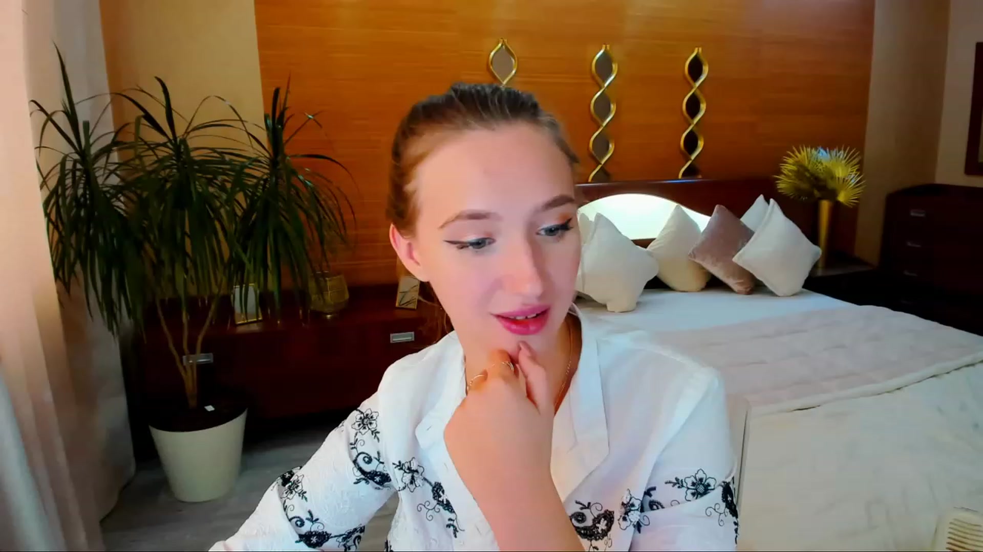 Gallery image thumbnail from WittyBunnyy's myfreecams stream on, 10/04/2023, 11:02 image 14 of 20
