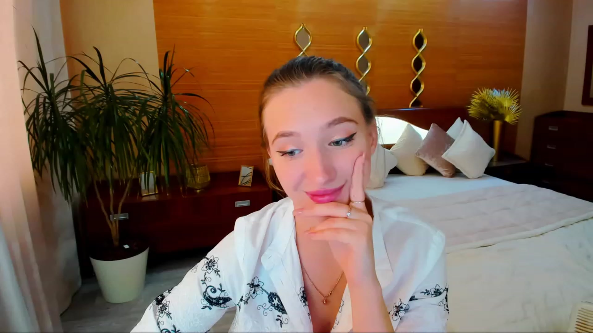 Gallery image thumbnail from WittyBunnyy's myfreecams stream on, 10/04/2023, 11:02 image 16 of 20