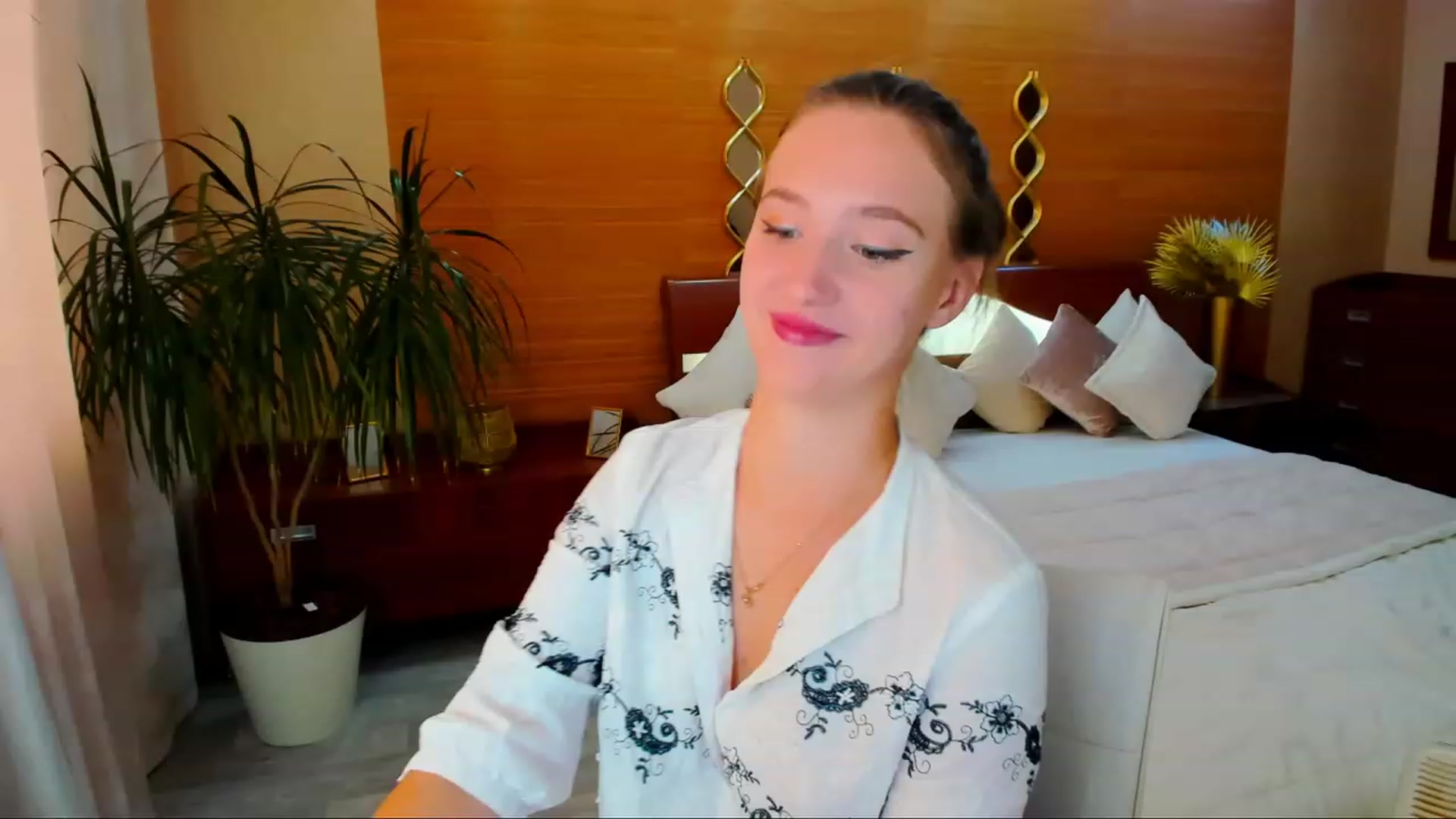 Gallery image thumbnail from WittyBunnyy's myfreecams stream on, 10/04/2023, 11:02 image 15 of 20