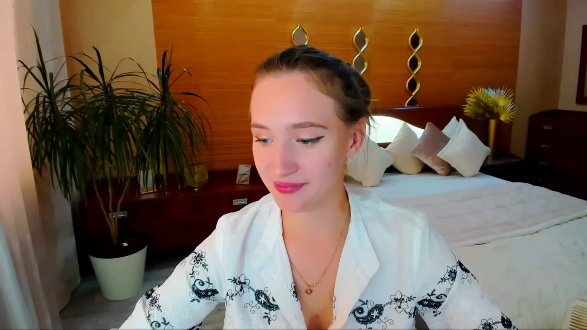 Gallery image thumbnail from WittyBunnyy's myfreecams stream on, 10/04/2023, 11:02 image 17 of 20