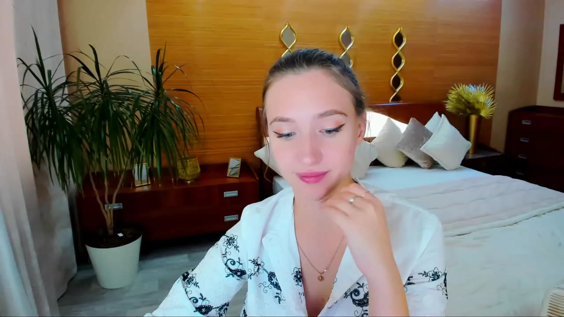 Gallery image thumbnail from WittyBunnyy's myfreecams stream on, 10/04/2023, 11:02 image 19 of 20