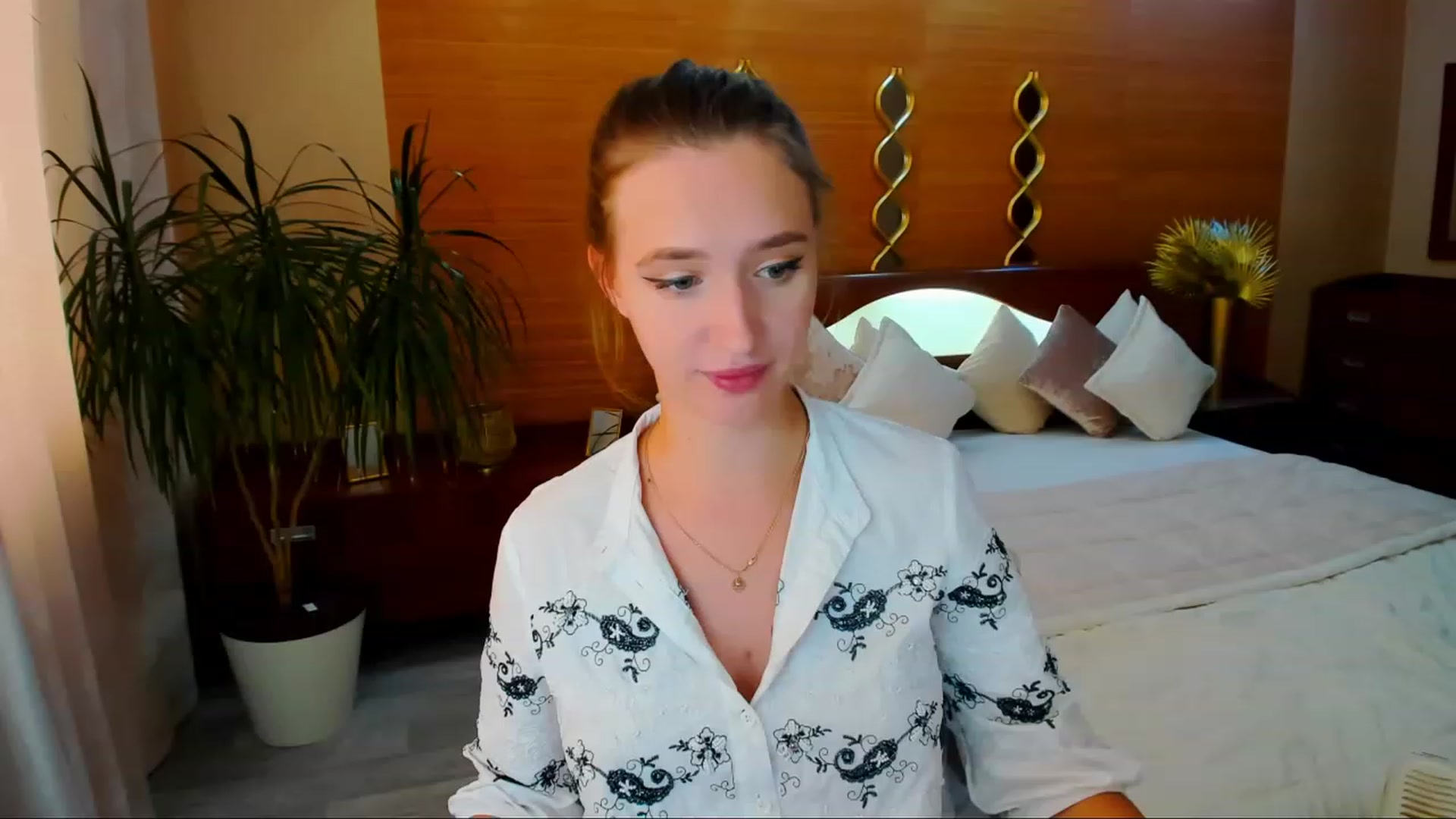 Gallery image thumbnail from WittyBunnyy's myfreecams stream on, 10/04/2023, 11:02 image 9 of 20