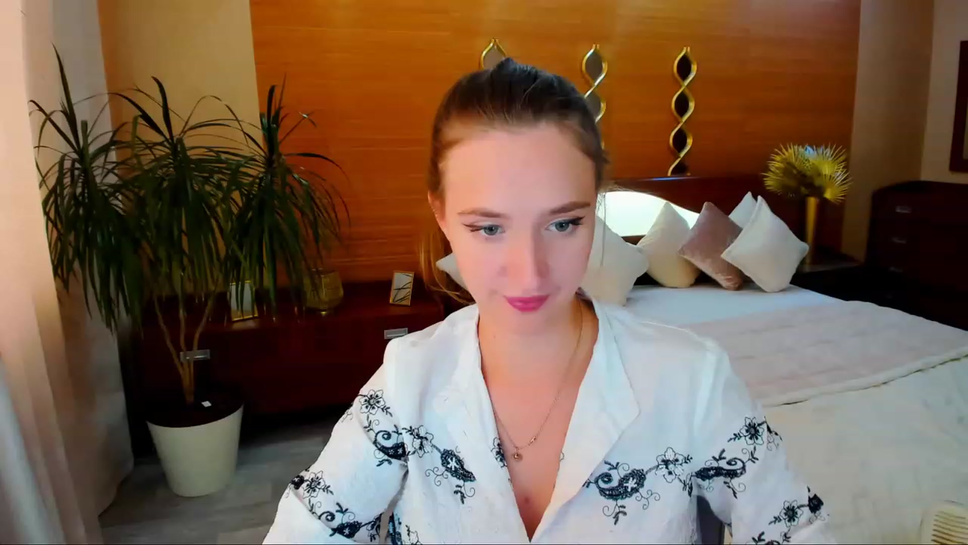 Gallery image thumbnail from WittyBunnyy's myfreecams stream on, 10/04/2023, 11:02 image 12 of 20