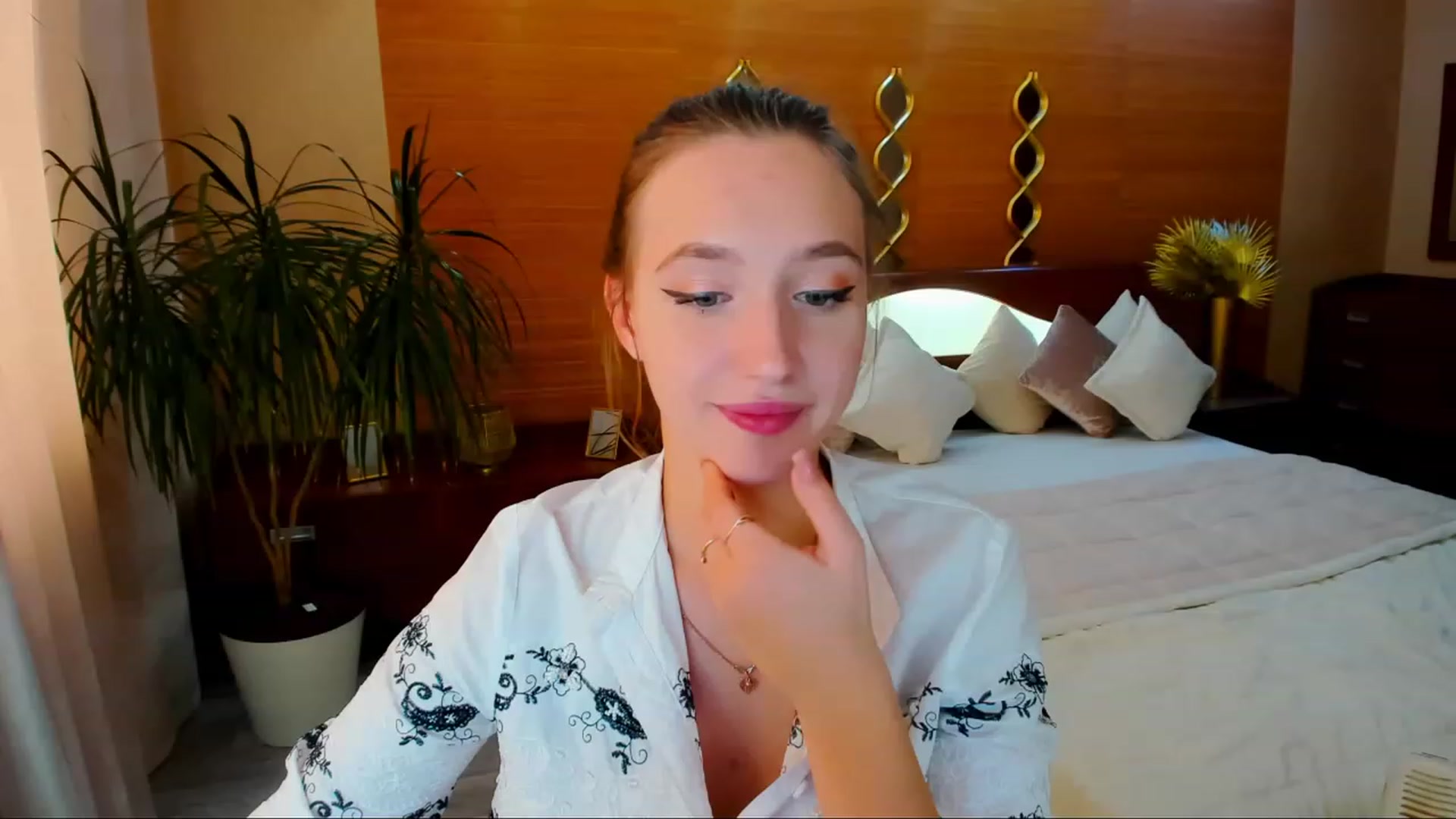 Gallery image thumbnail from WittyBunnyy's myfreecams stream on, 10/04/2023, 11:02 image 6 of 20