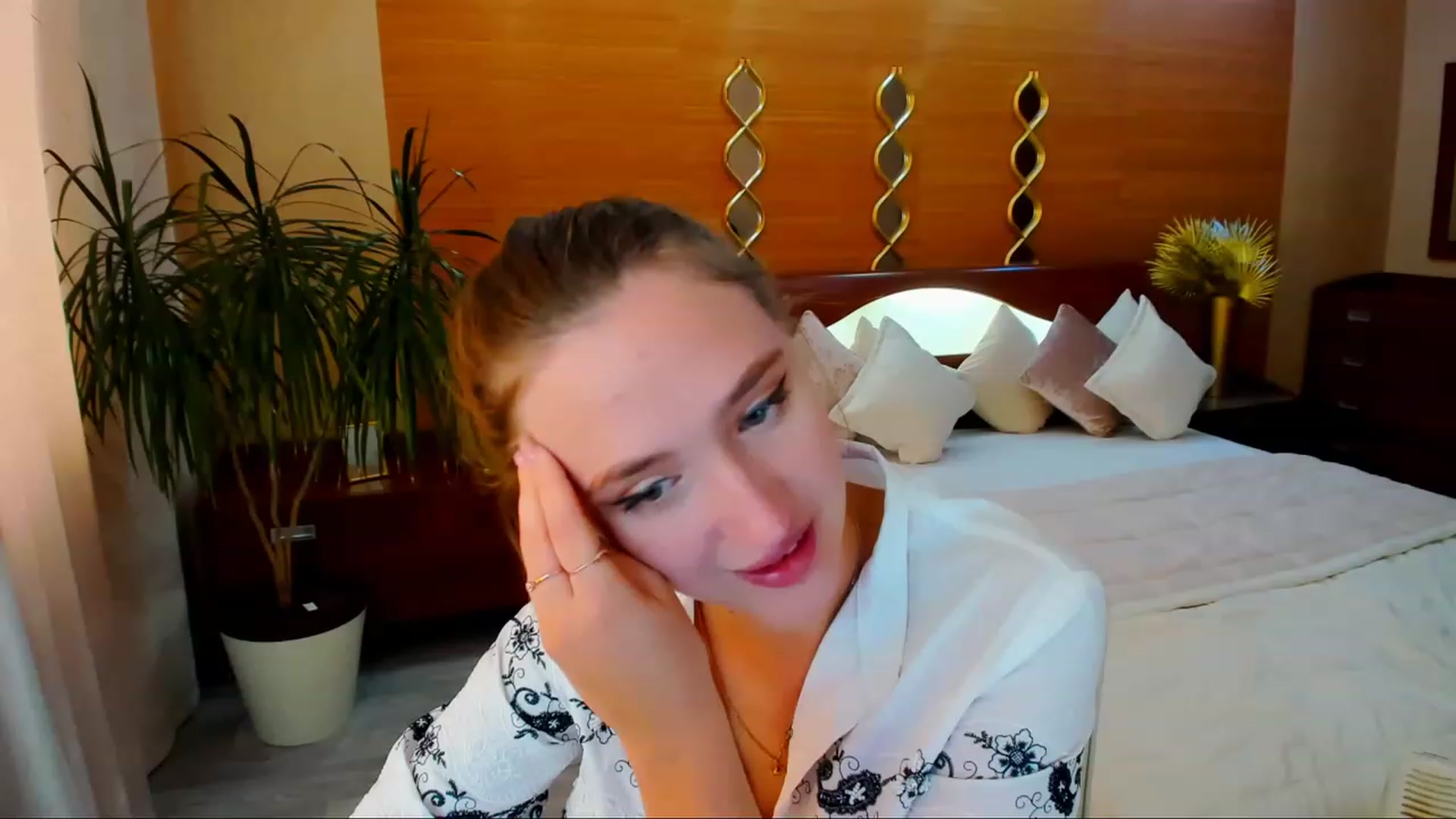 Gallery image thumbnail from WittyBunnyy's myfreecams stream on, 10/04/2023, 11:02 image 11 of 20