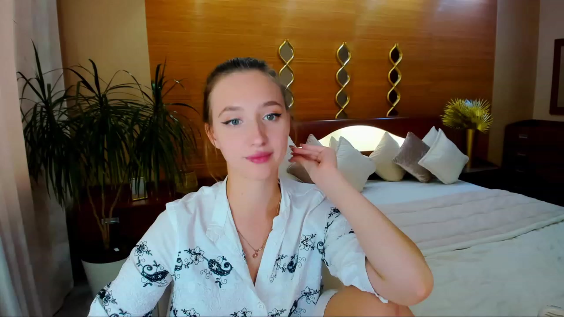 Gallery image thumbnail from WittyBunnyy's myfreecams stream on, 10/04/2023, 11:02 image 3 of 20