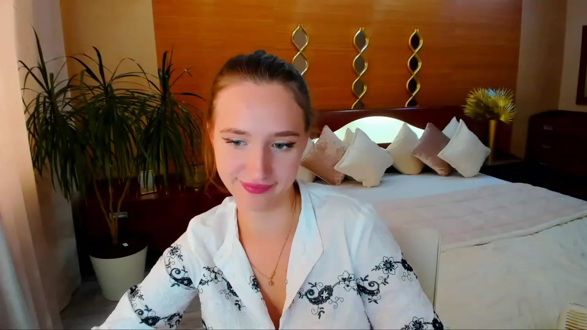 Gallery image thumbnail from WittyBunnyy's myfreecams stream on, 10/04/2023, 11:02 image 10 of 20