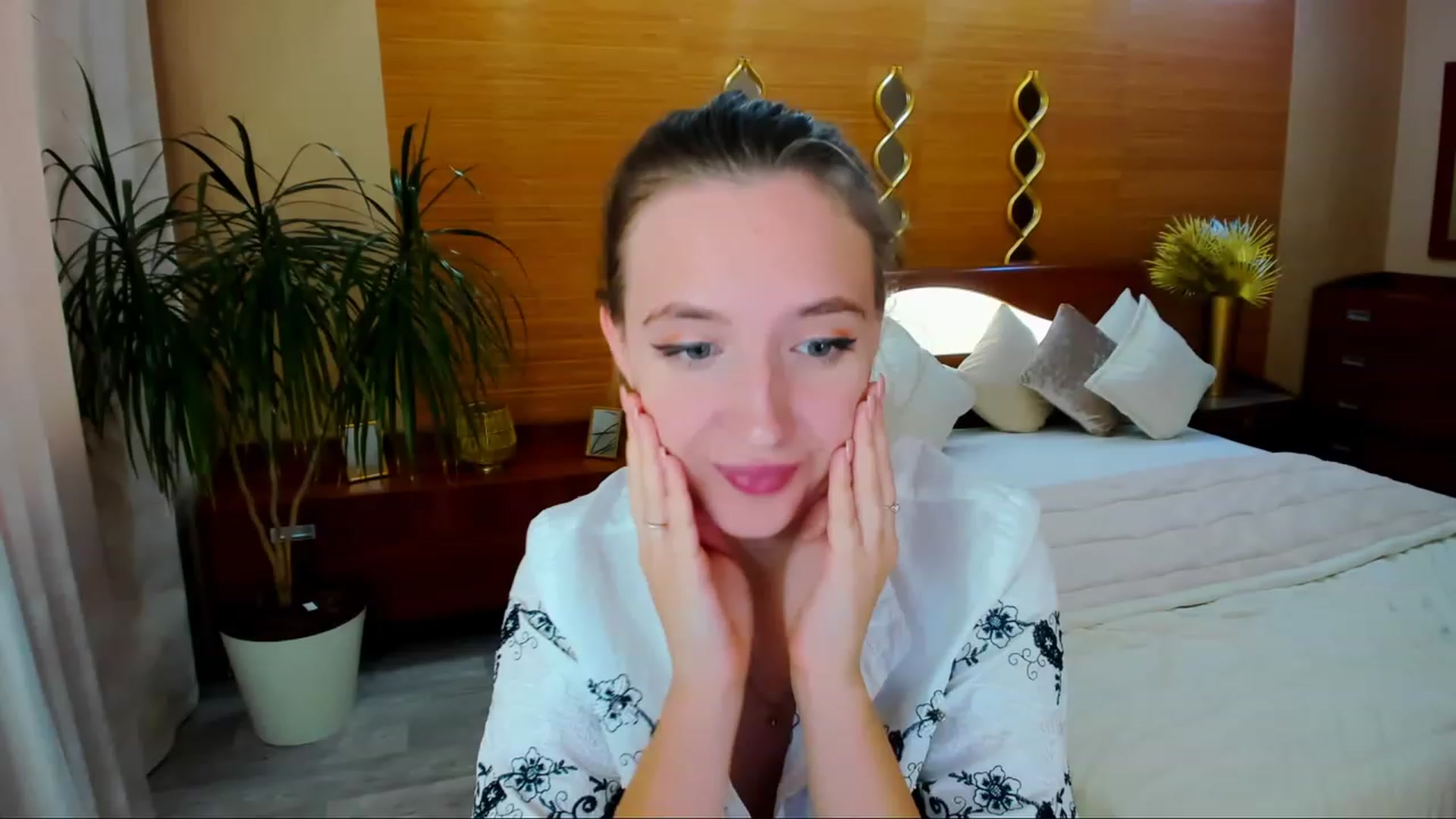 Gallery image thumbnail from WittyBunnyy's myfreecams stream on, 10/04/2023, 11:46 image 3 of 20