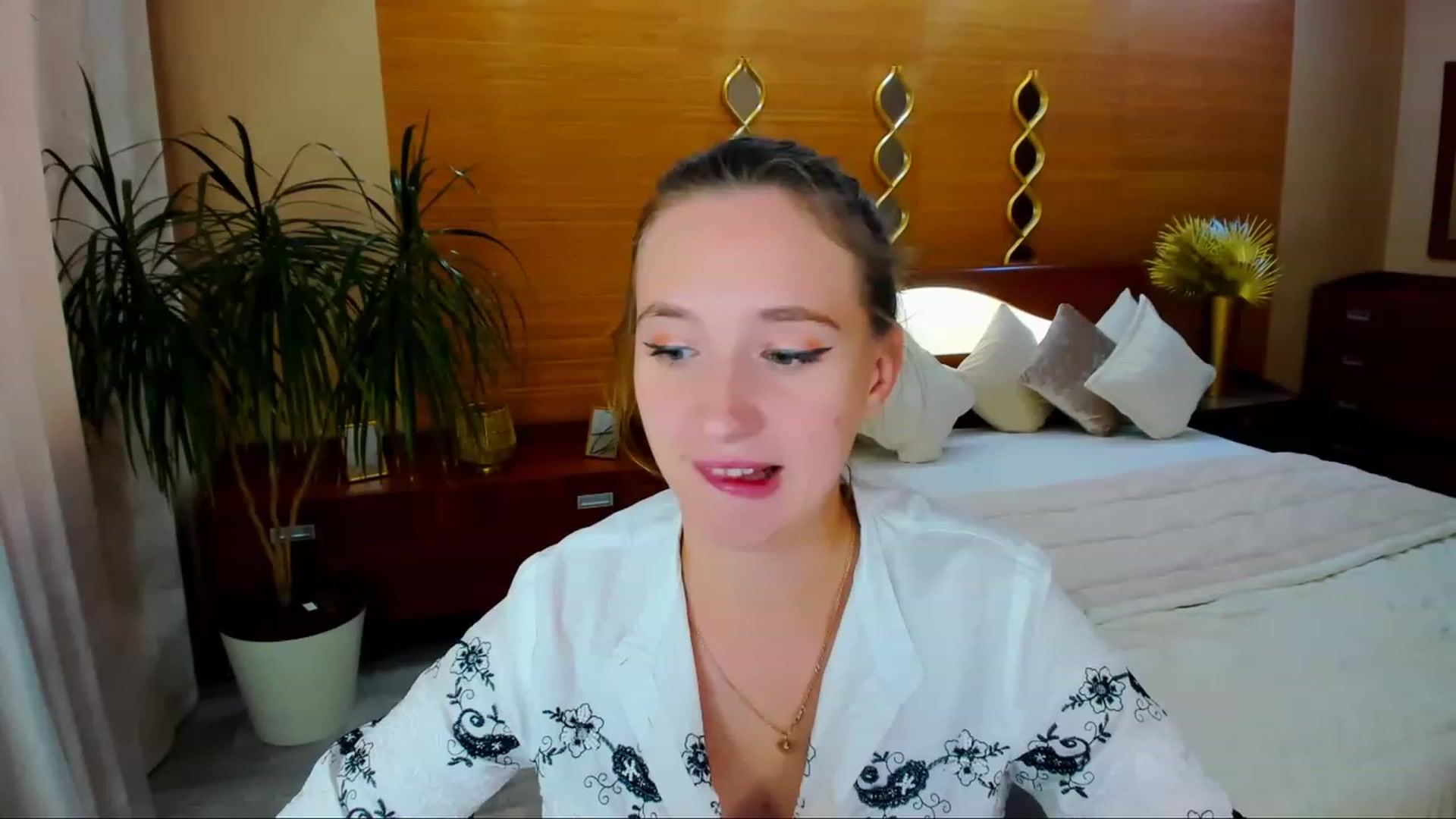 Gallery image thumbnail from WittyBunnyy's myfreecams stream on, 10/04/2023, 11:46 image 10 of 20