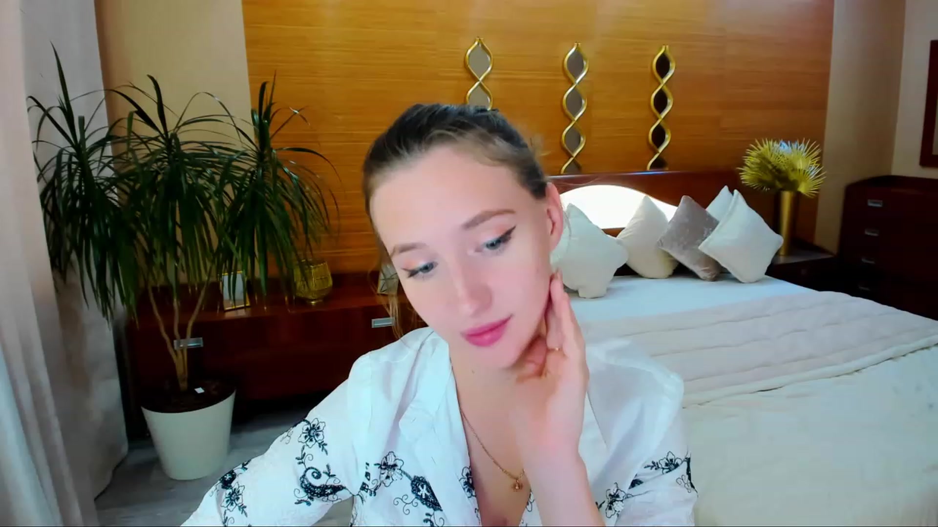 Gallery image thumbnail from WittyBunnyy's myfreecams stream on, 10/04/2023, 11:46 image 16 of 20