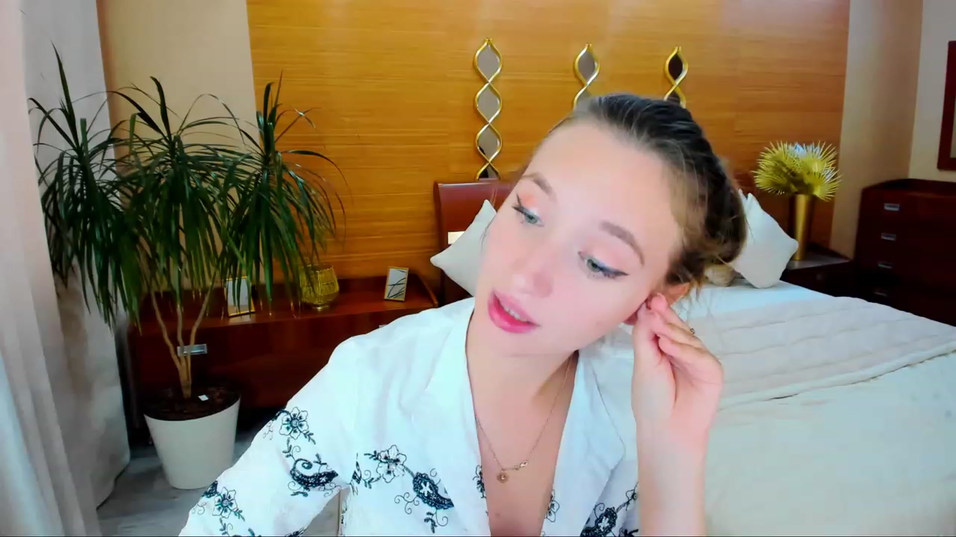 Gallery image thumbnail from WittyBunnyy's myfreecams stream on, 10/04/2023, 11:46 image 6 of 20