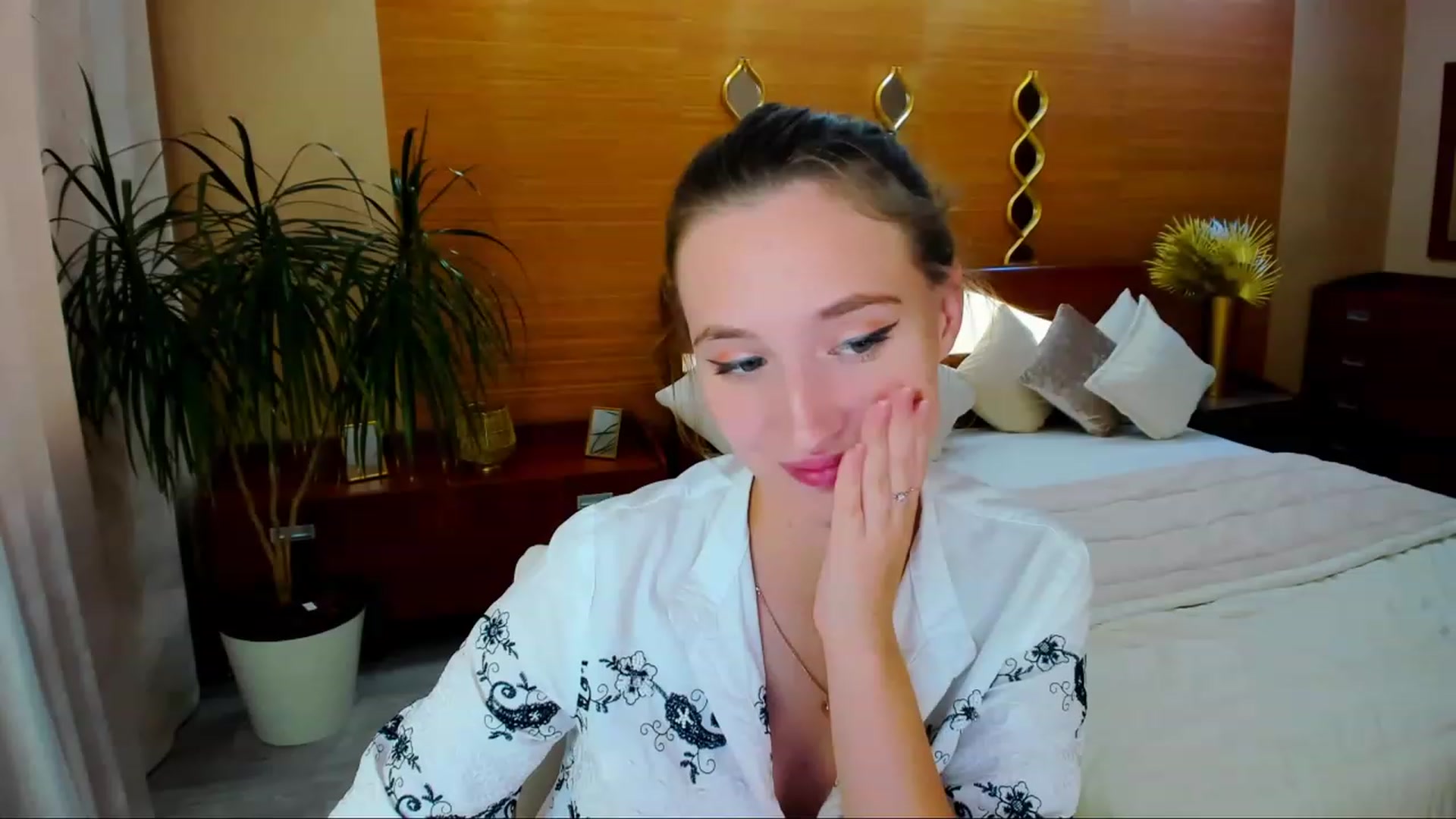 Gallery image thumbnail from WittyBunnyy's myfreecams stream on, 10/04/2023, 11:46 image 7 of 20