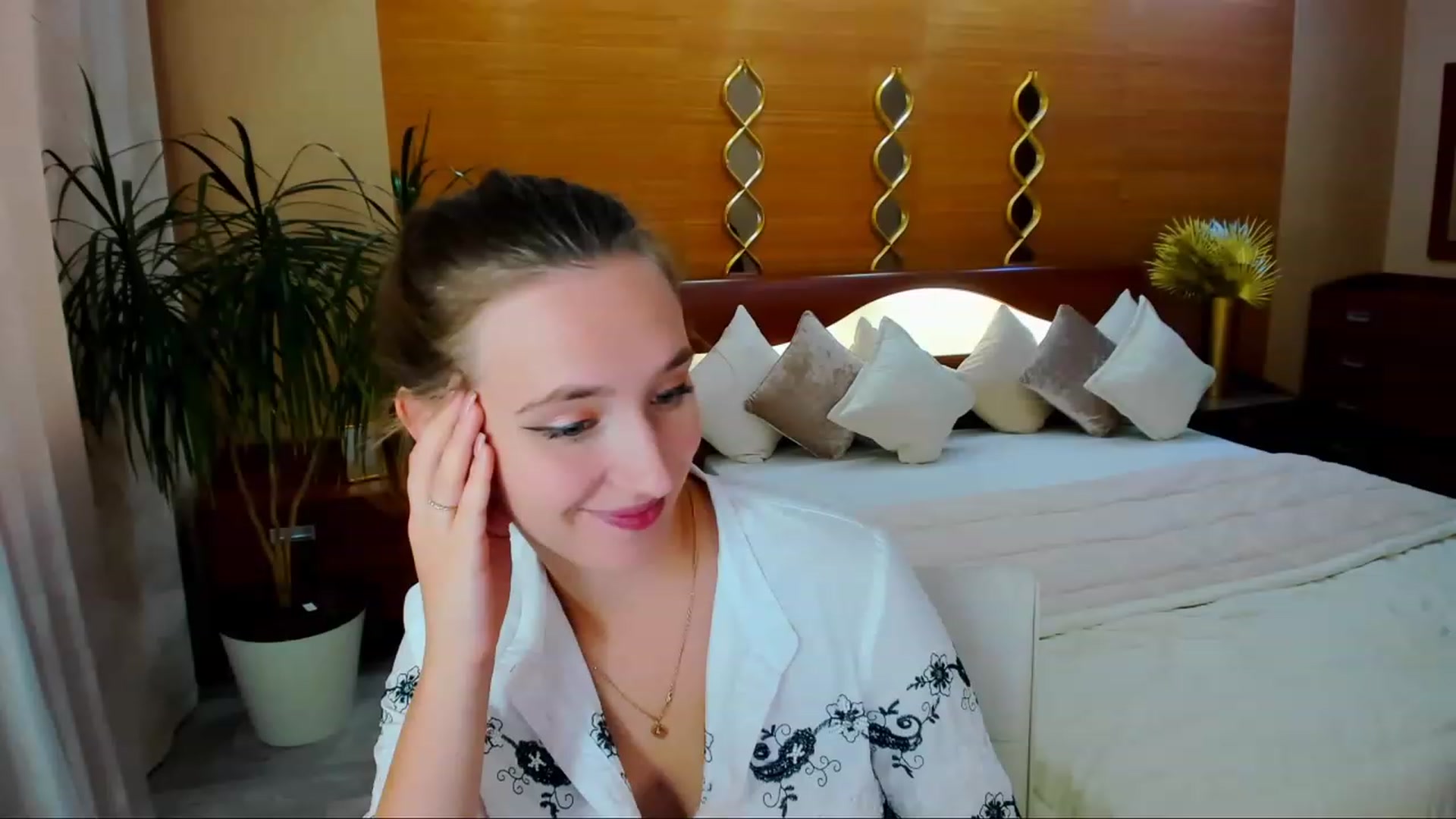 Gallery image thumbnail from WittyBunnyy's myfreecams stream on, 10/04/2023, 11:46 image 9 of 20