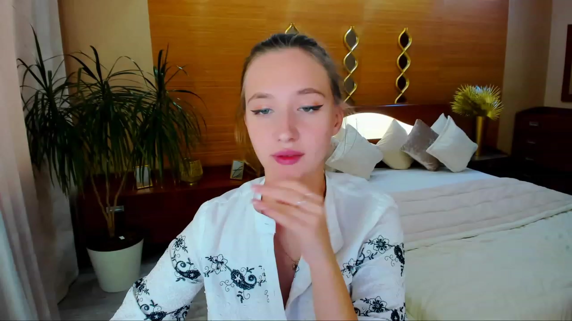 Gallery image thumbnail from WittyBunnyy's myfreecams stream on, 10/04/2023, 11:46 image 2 of 20