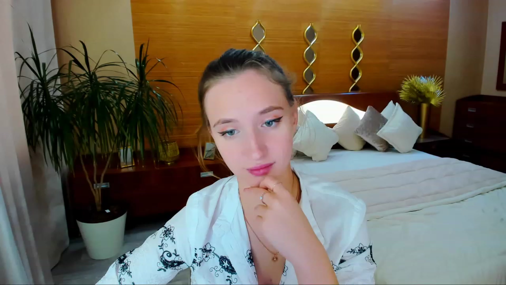 Gallery image thumbnail from WittyBunnyy's myfreecams stream on, 10/04/2023, 11:46 image 17 of 20