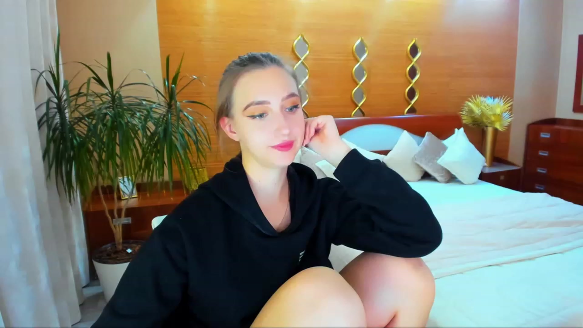 Gallery image thumbnail from WittyBunnyy's myfreecams stream on, 10/08/2023, 12:28 image 6 of 20