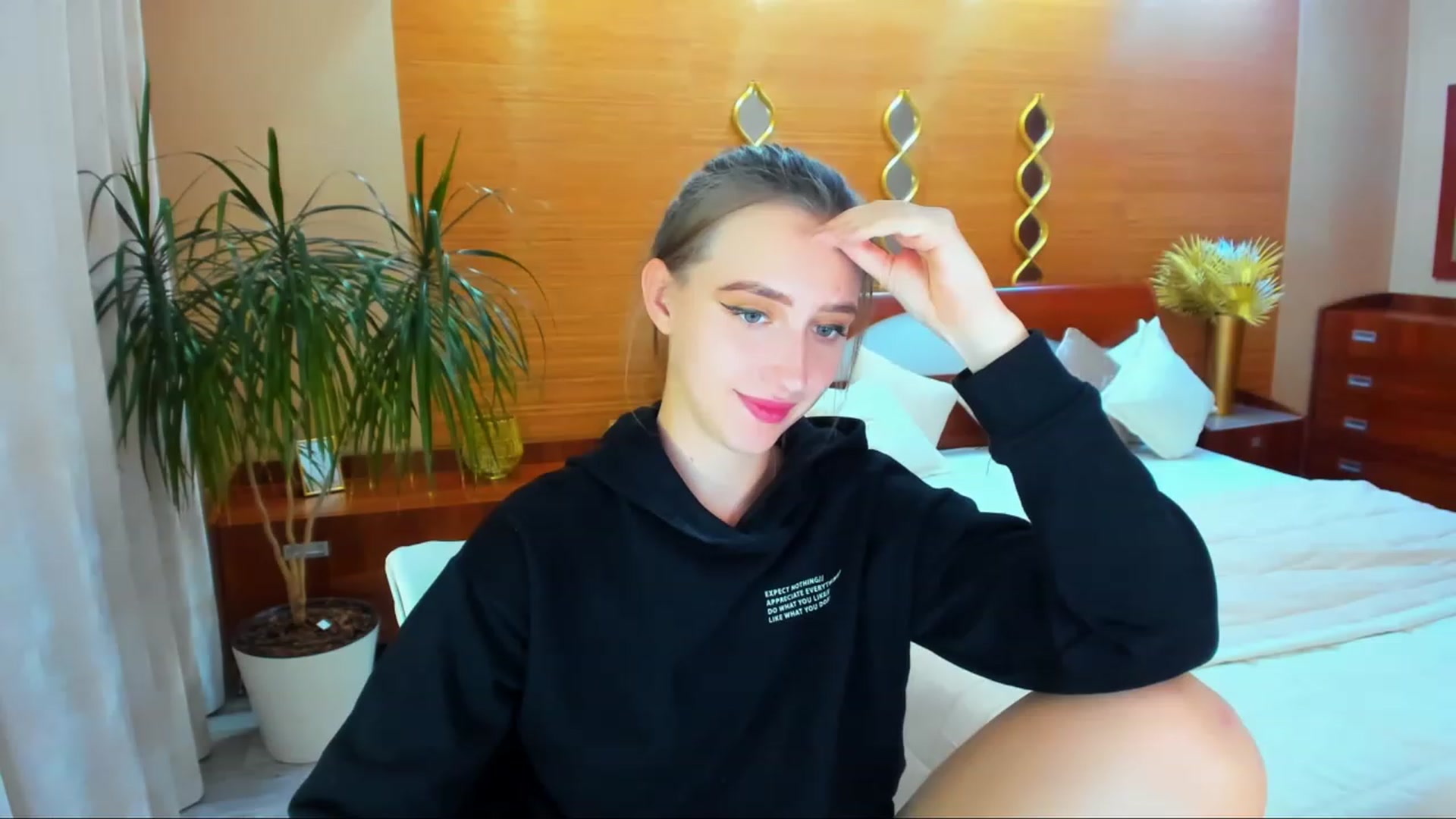 Gallery image thumbnail from WittyBunnyy's myfreecams stream on, 10/08/2023, 12:28 image 3 of 20