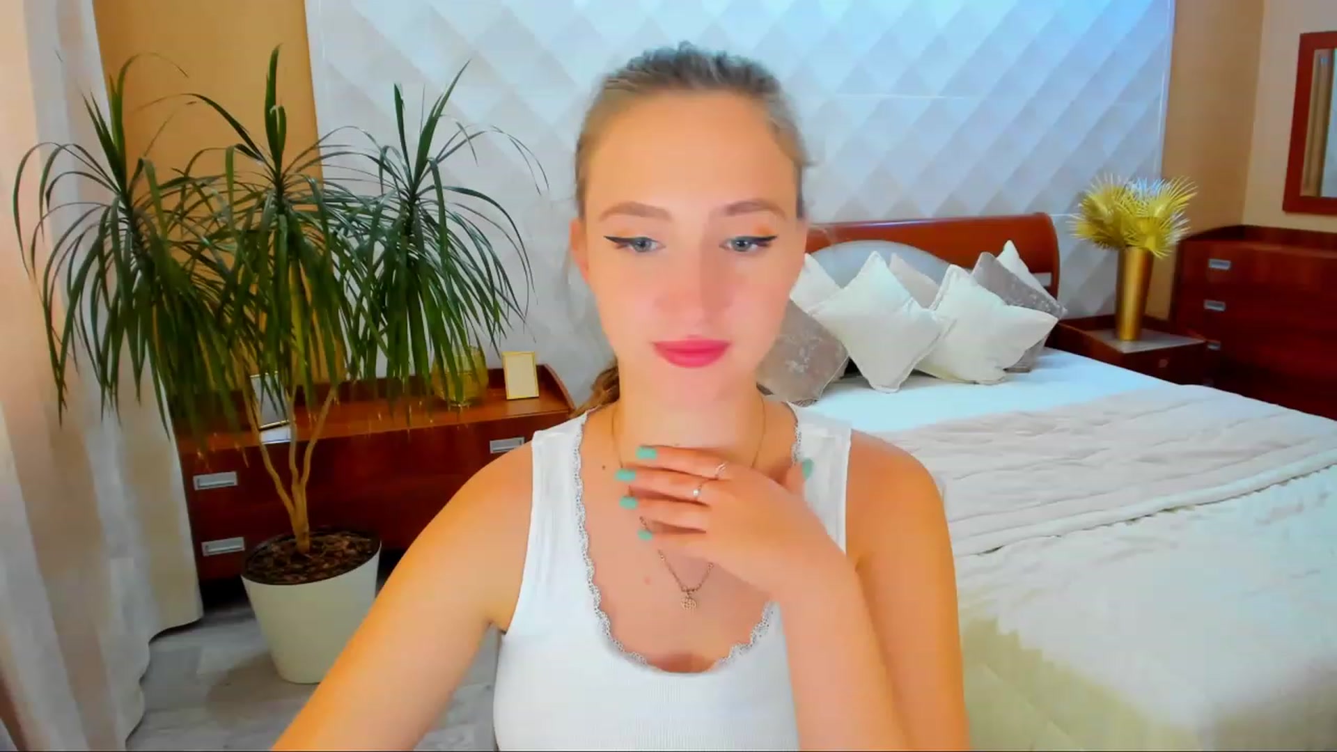 Gallery image thumbnail from WittyBunnyy's myfreecams stream on, 10/17/2023, 09:46 image 14 of 20