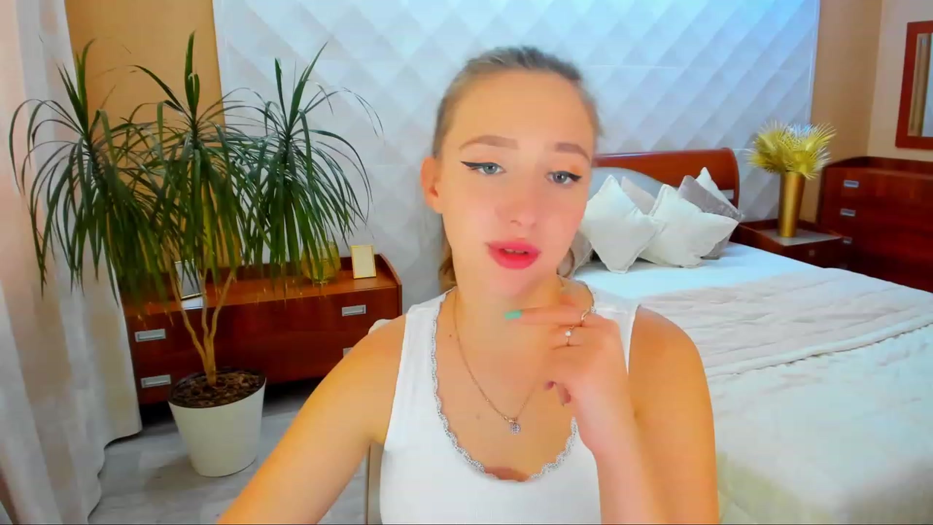 Gallery image thumbnail from WittyBunnyy's myfreecams stream on, 10/17/2023, 09:46 image 5 of 20