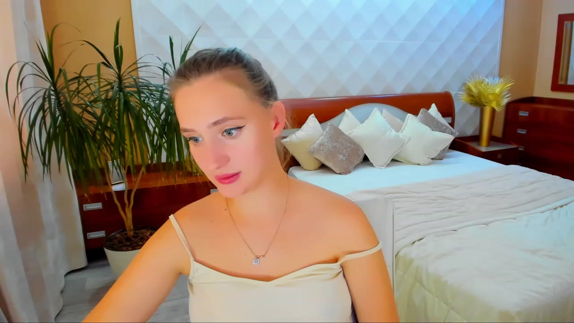 Gallery image thumbnail from WittyBunnyy's myfreecams stream on, 10/17/2023, 11:46 image 7 of 20