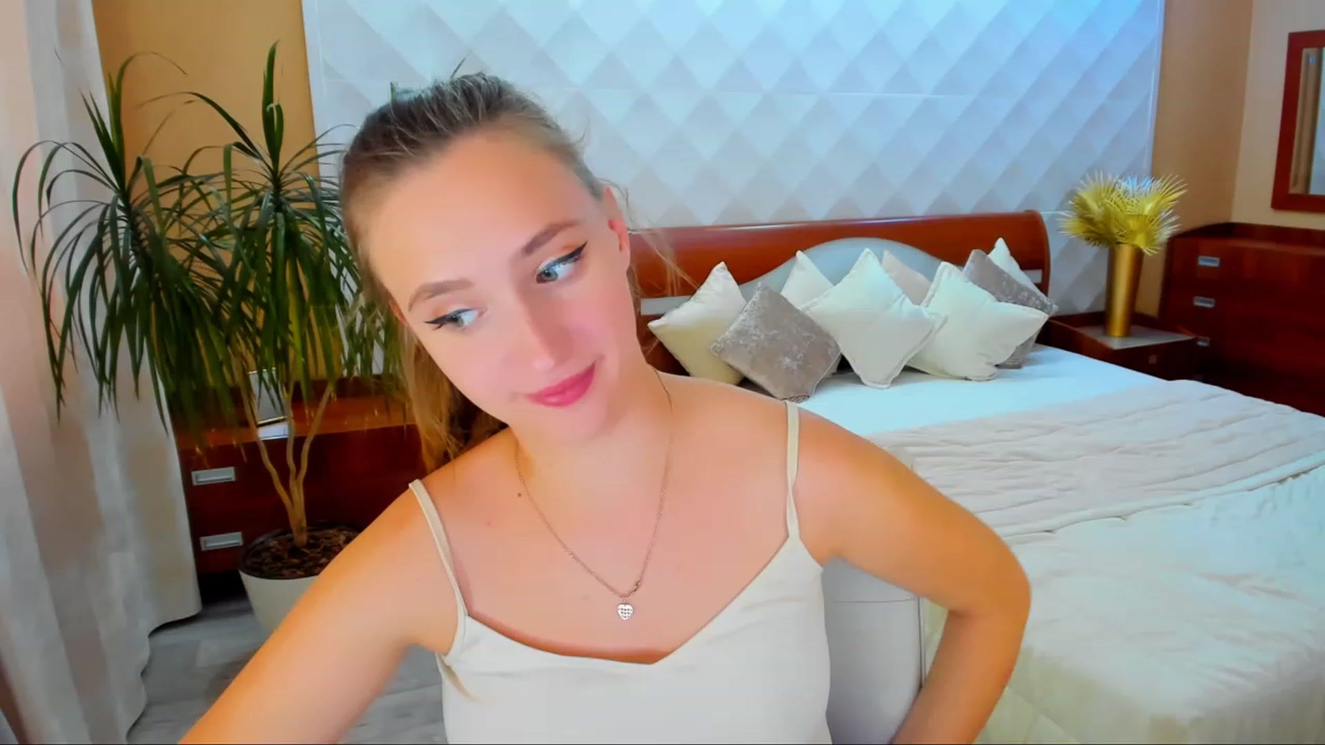 Gallery image thumbnail from WittyBunnyy's myfreecams stream on, 10/17/2023, 11:46 image 2 of 20
