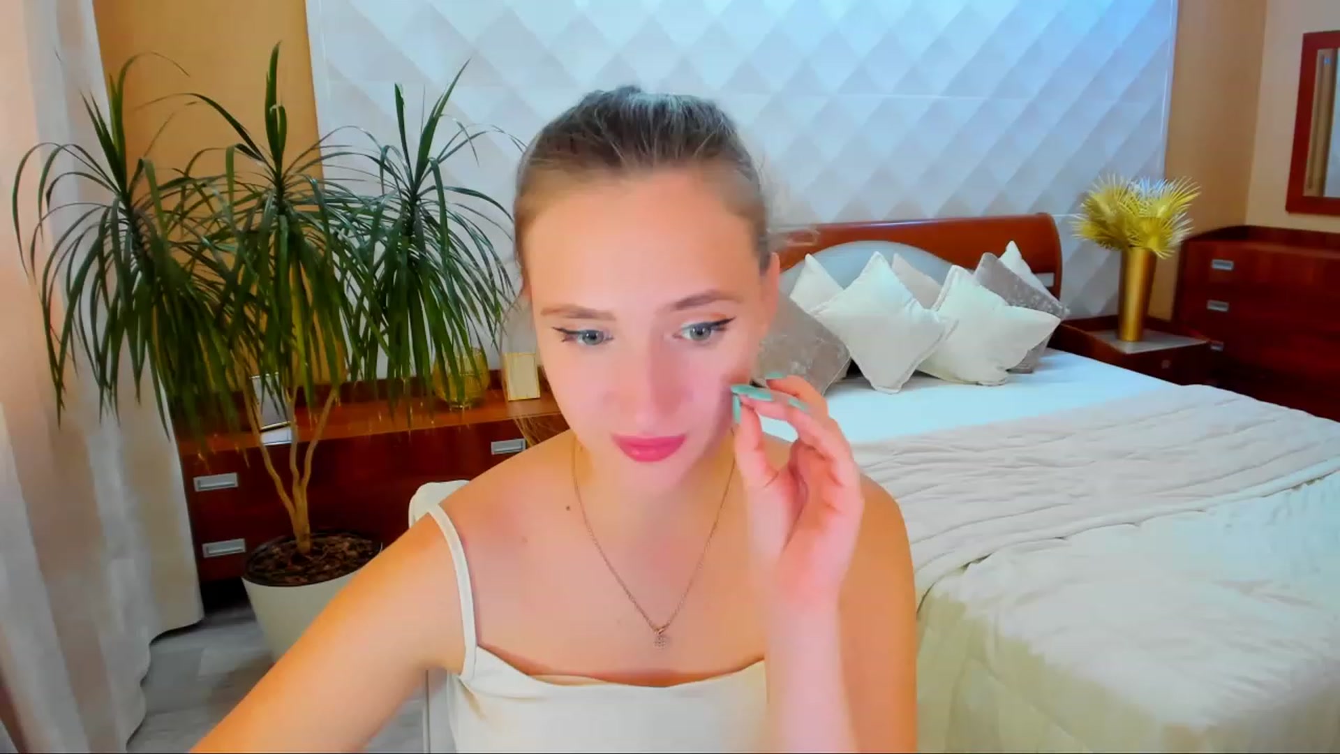 Gallery image thumbnail from WittyBunnyy's myfreecams stream on, 10/17/2023, 11:46 image 17 of 20