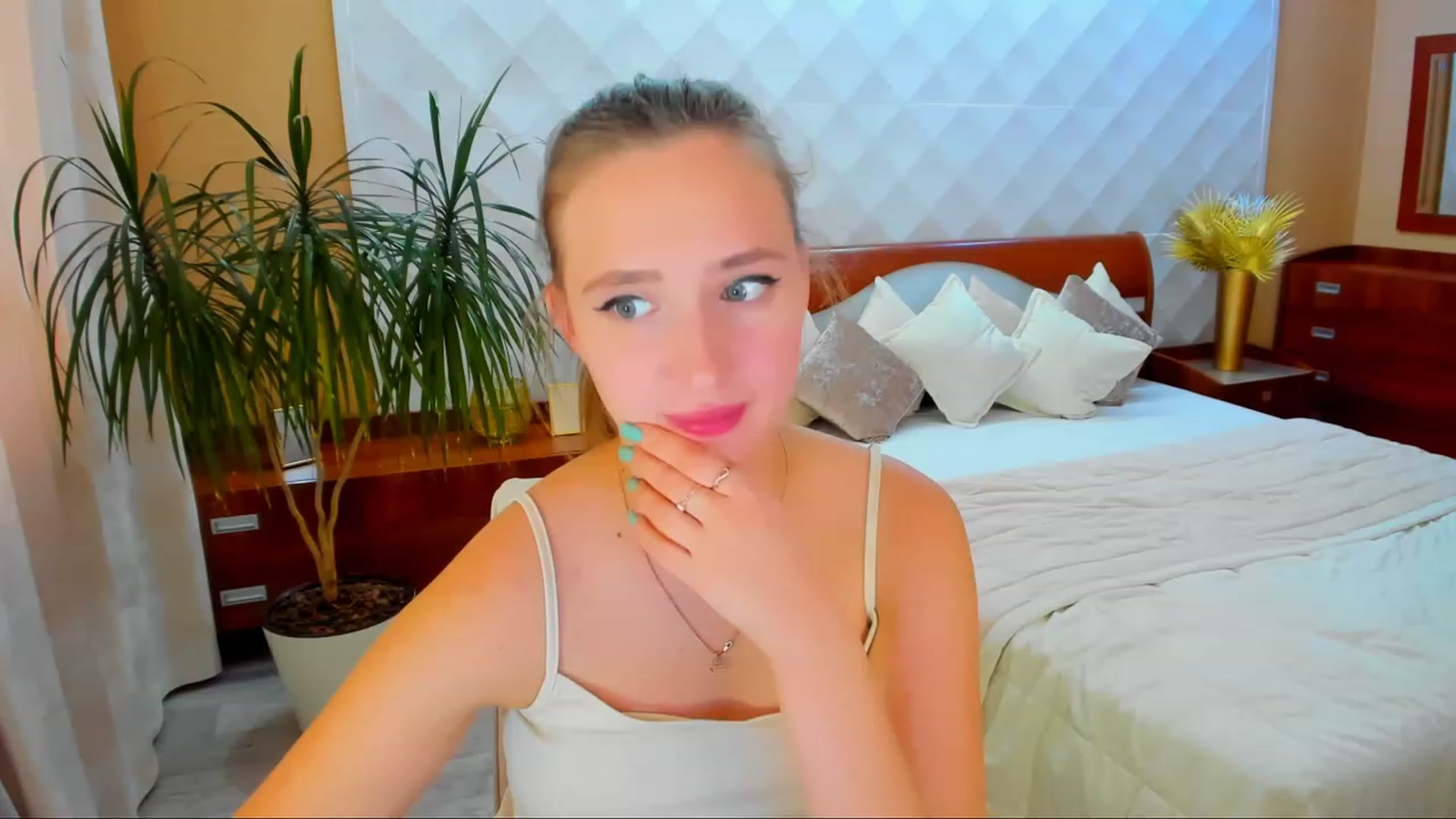 Gallery image thumbnail from WittyBunnyy's myfreecams stream on, 10/17/2023, 11:46 image 12 of 20