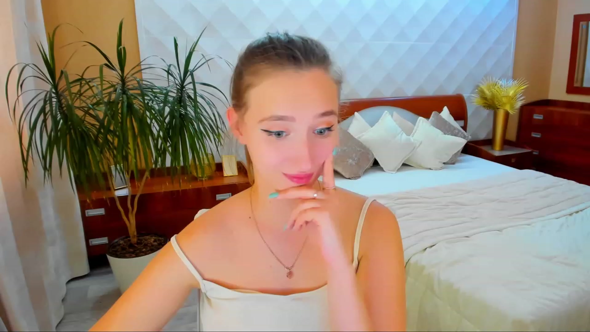 Gallery image thumbnail from WittyBunnyy's myfreecams stream on, 10/17/2023, 11:46 image 18 of 20