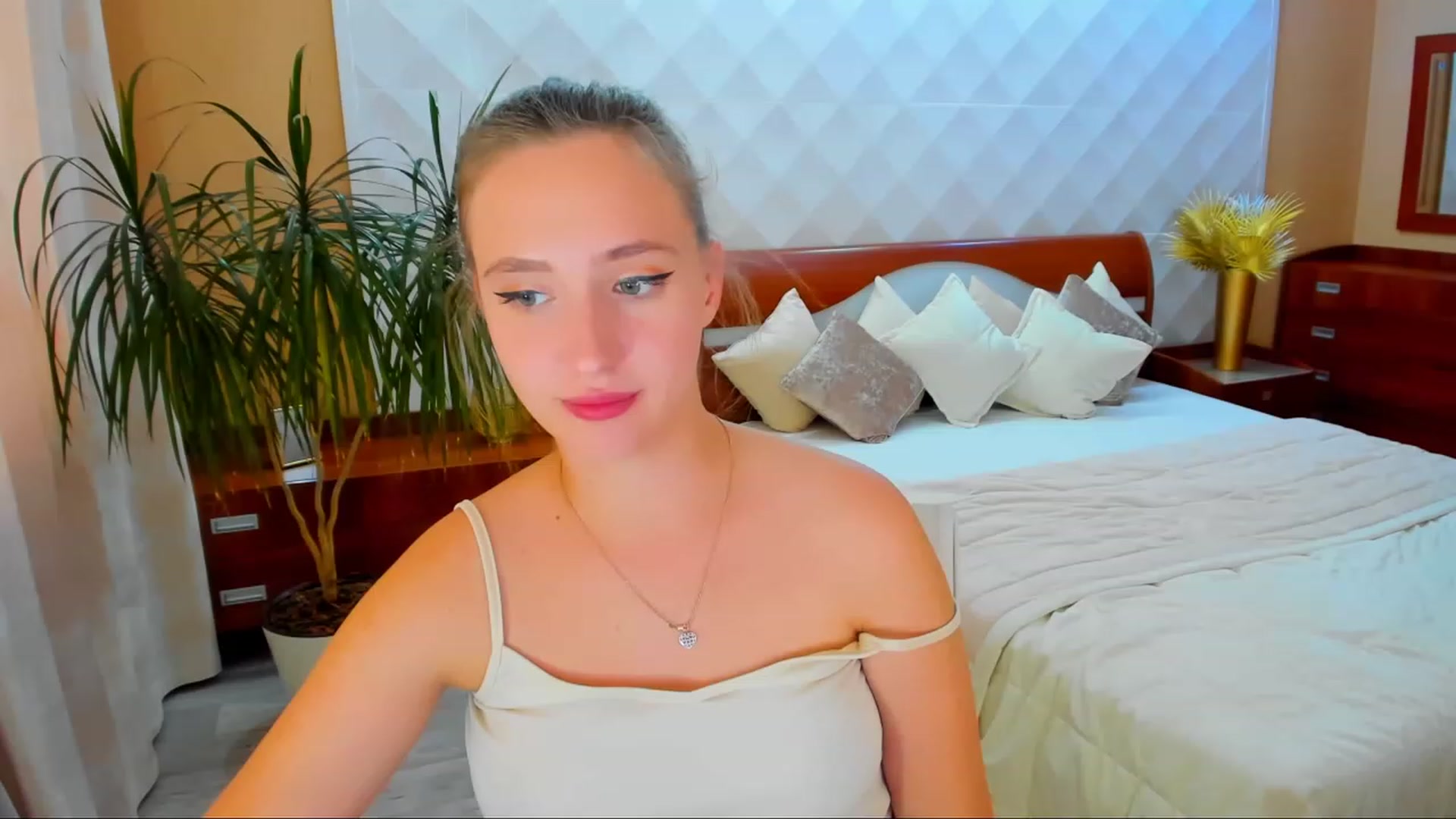 Gallery image thumbnail from WittyBunnyy's myfreecams stream on, 10/17/2023, 11:46 image 13 of 20