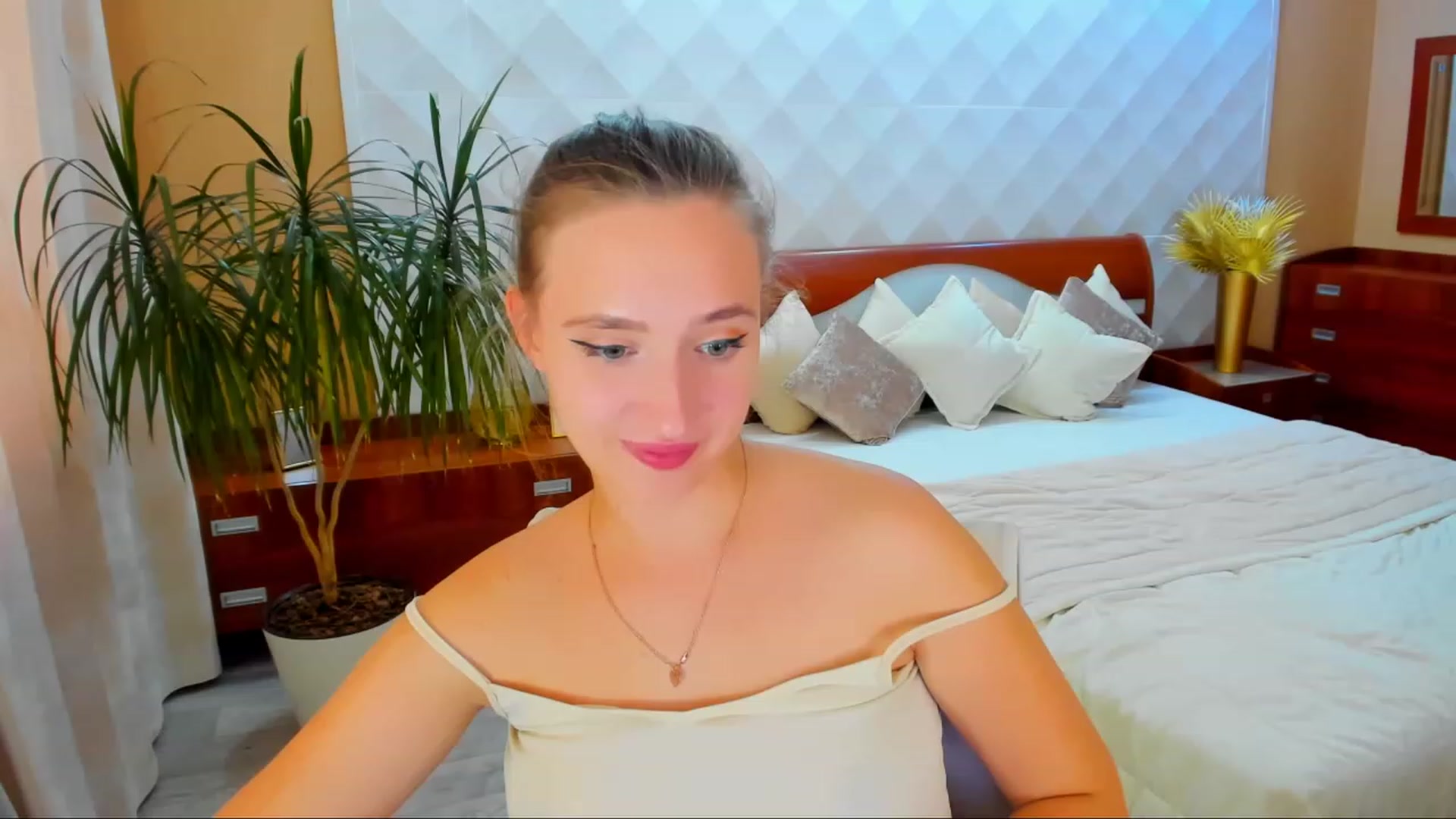 Gallery image thumbnail from WittyBunnyy's myfreecams stream on, 10/17/2023, 11:46 image 19 of 20