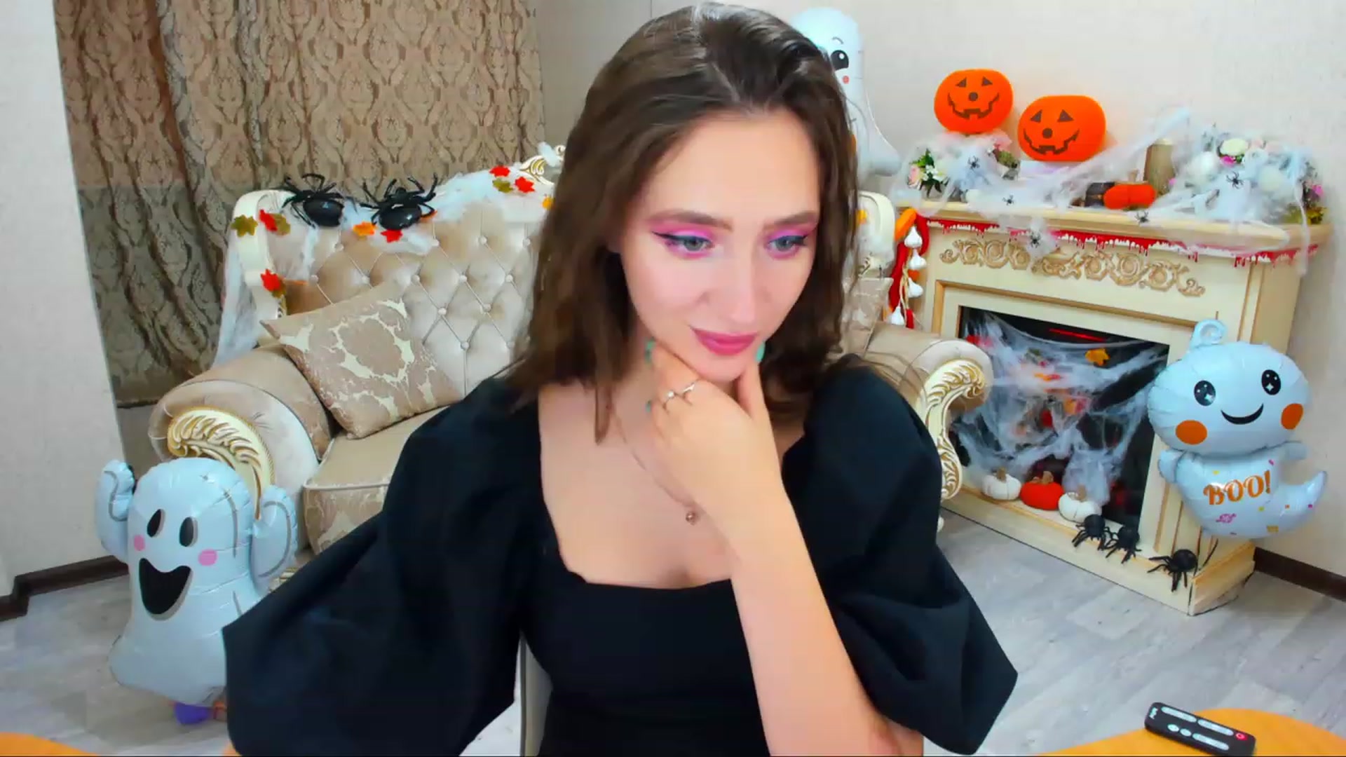 Gallery image thumbnail from WittyBunnyy's myfreecams stream on, 10/31/2023, 10:48 image 13 of 20