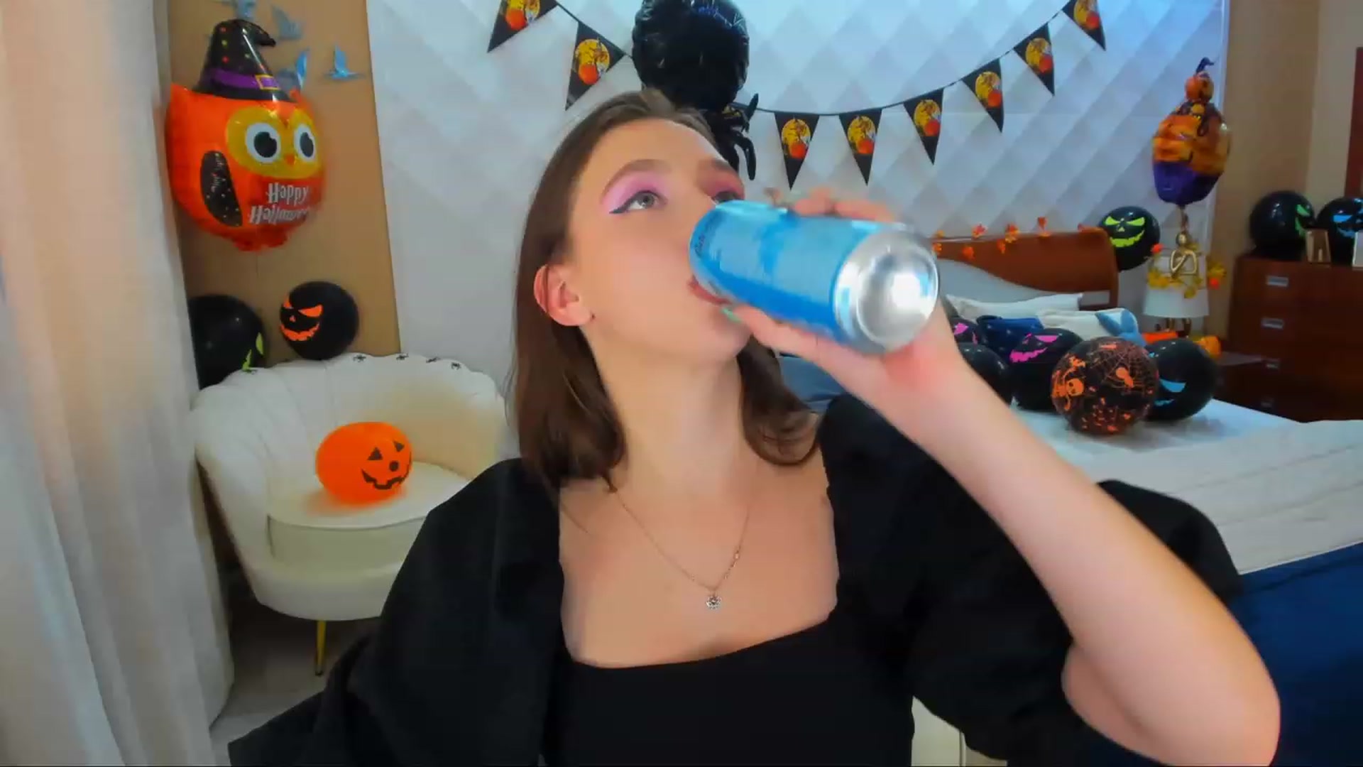 Gallery image thumbnail from WittyBunnyy's myfreecams stream on, 11/02/2023, 10:00 image 17 of 20